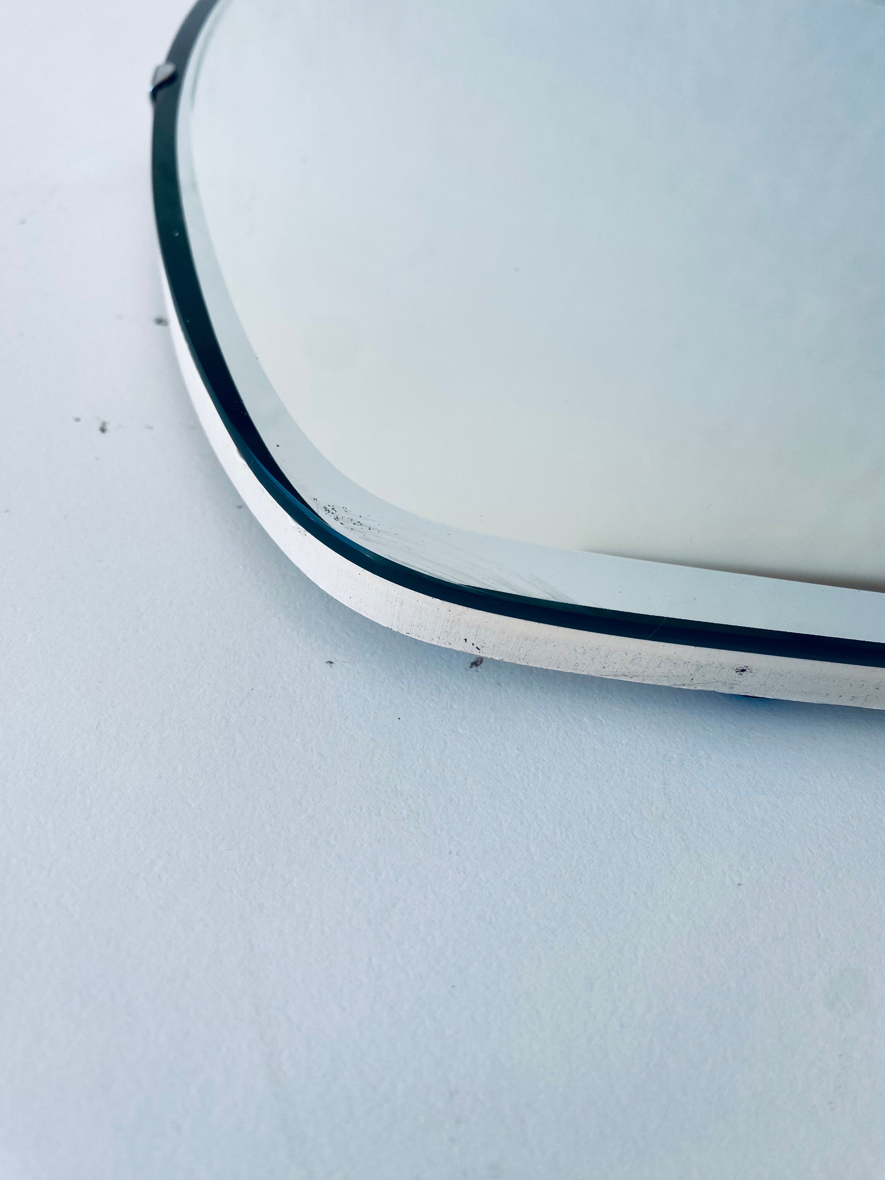 Mirror beveled retro shape