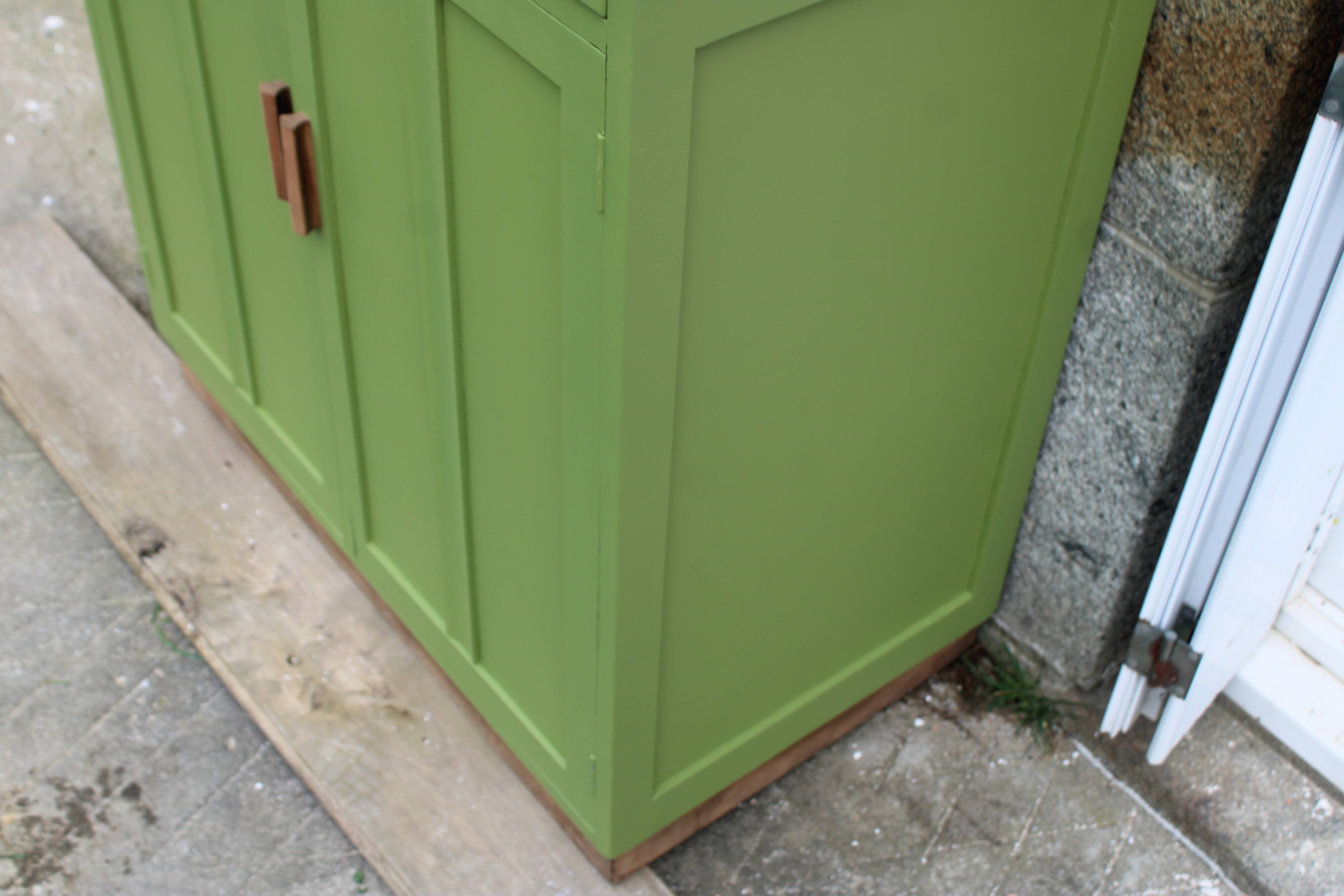 Renovated antique buffet – Herbarium Green (Libéron)