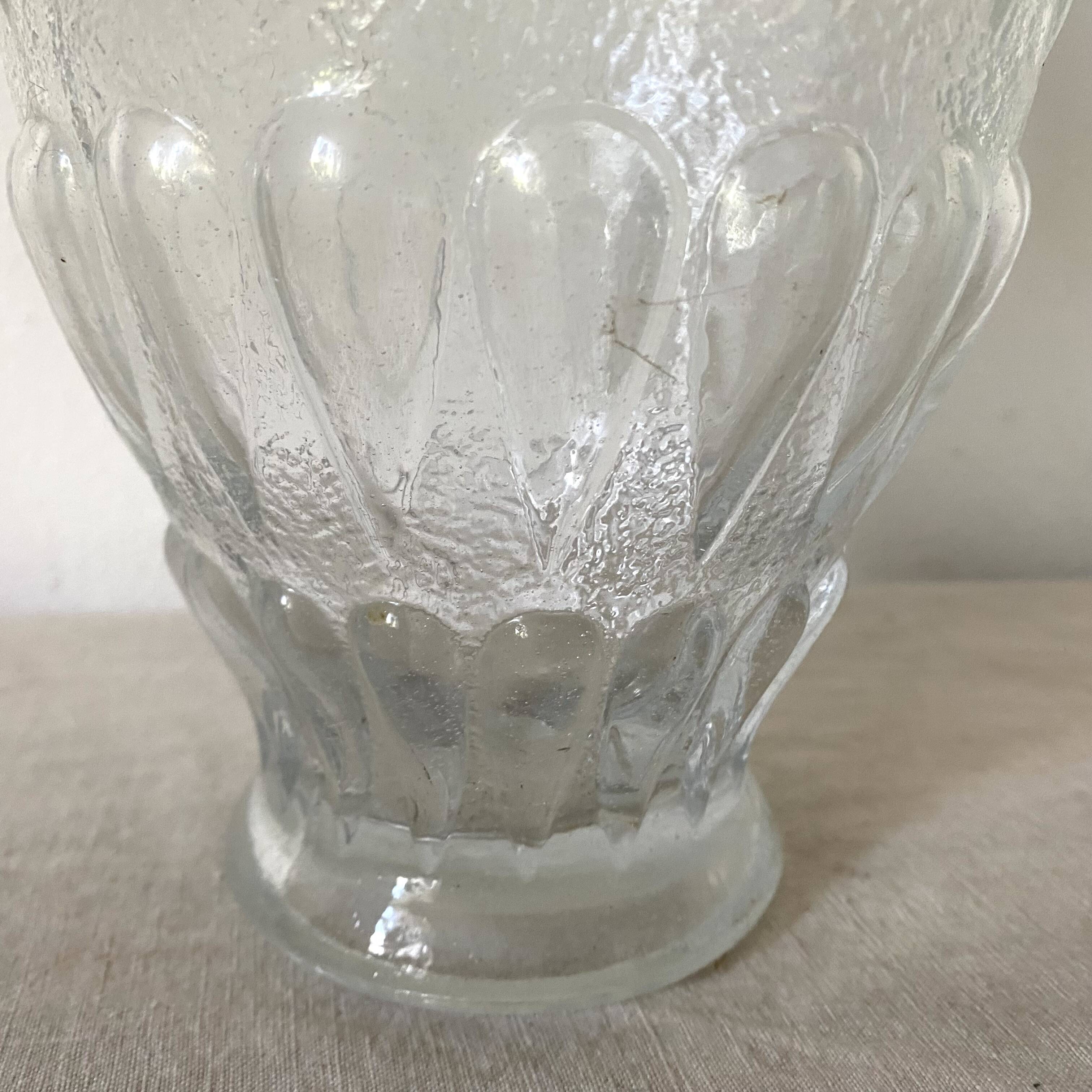 Vase haut vintage en verre moulé