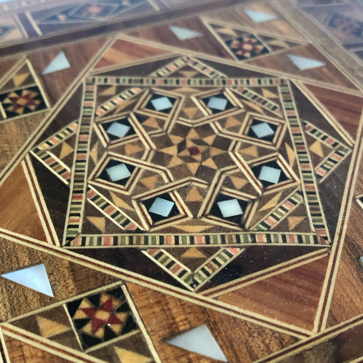 Jewelry box in wood and mother-of-pearl