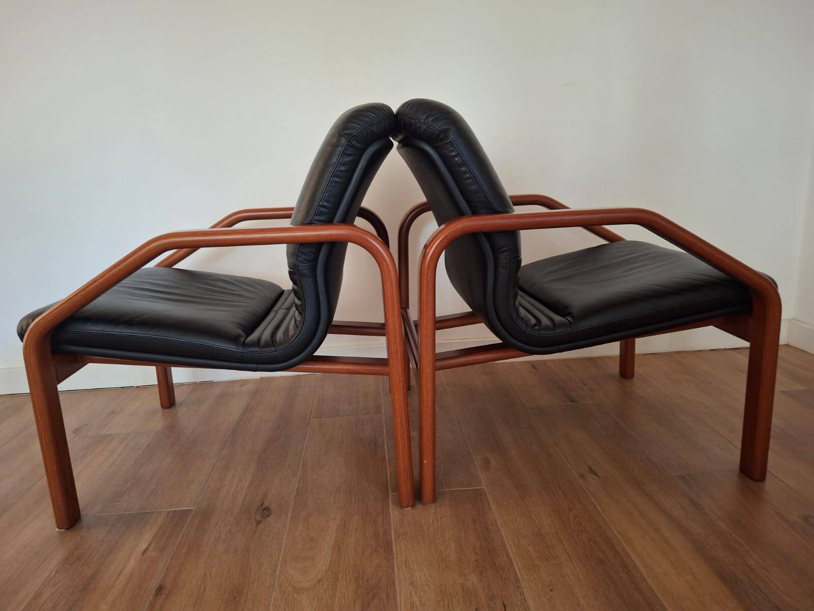 Pair of armchairs Italy 90s