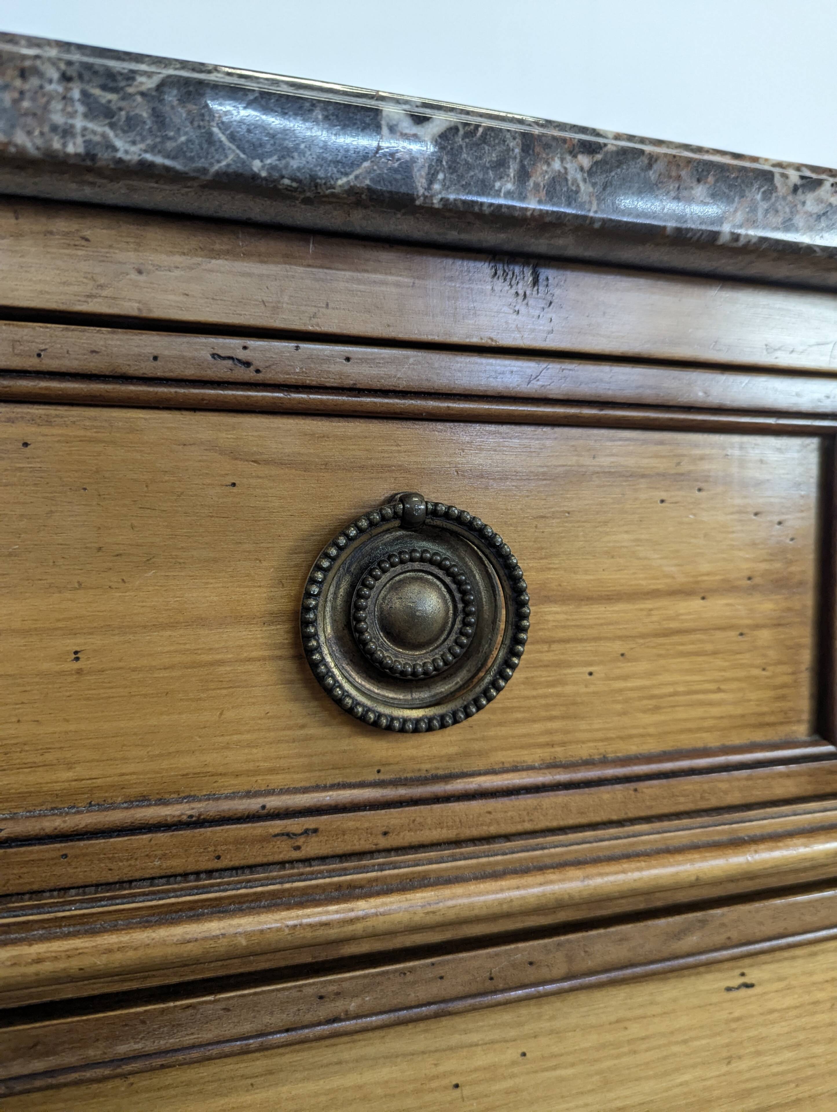 Commode de style Louis XVI en merisier marbre des pyrénées