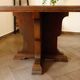 Table rustique en chêne avec piètement central