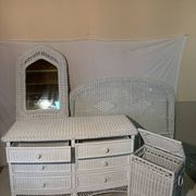 Ensemble chambre rotin blanc : commode, miroir, lit, panier