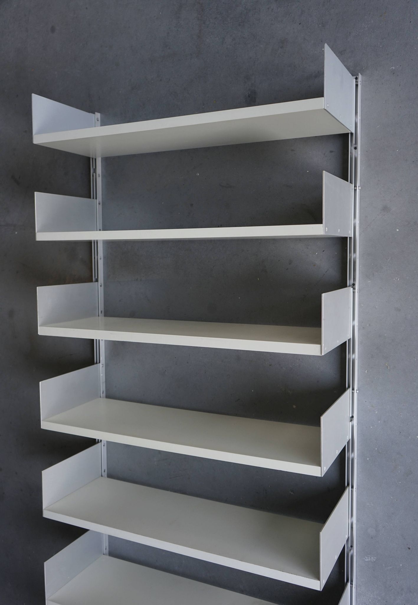 Wall Shelving Unit model 606 by Dieter Rams for Vitsoe. 1960s
