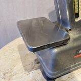 TESTUT mechanical weighing scale