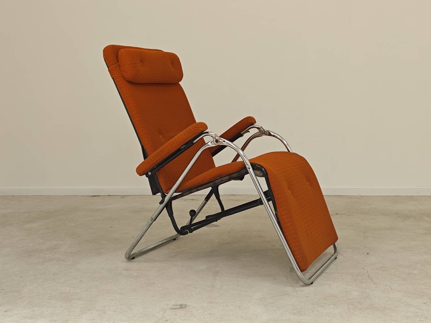 Indoor deckchair, Lama 70's orange deck chair