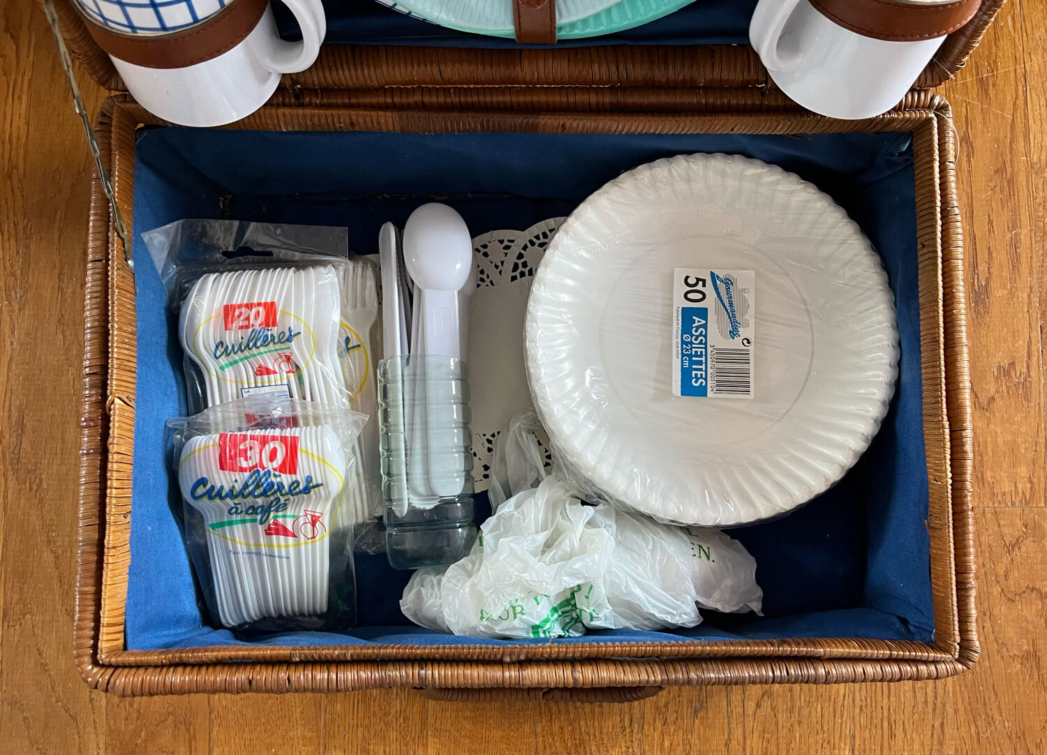 Wicker picnic basket