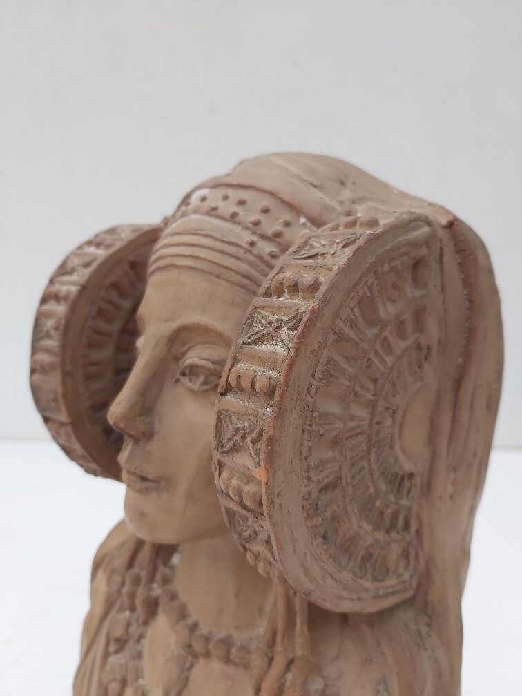 Bust terracotta woman