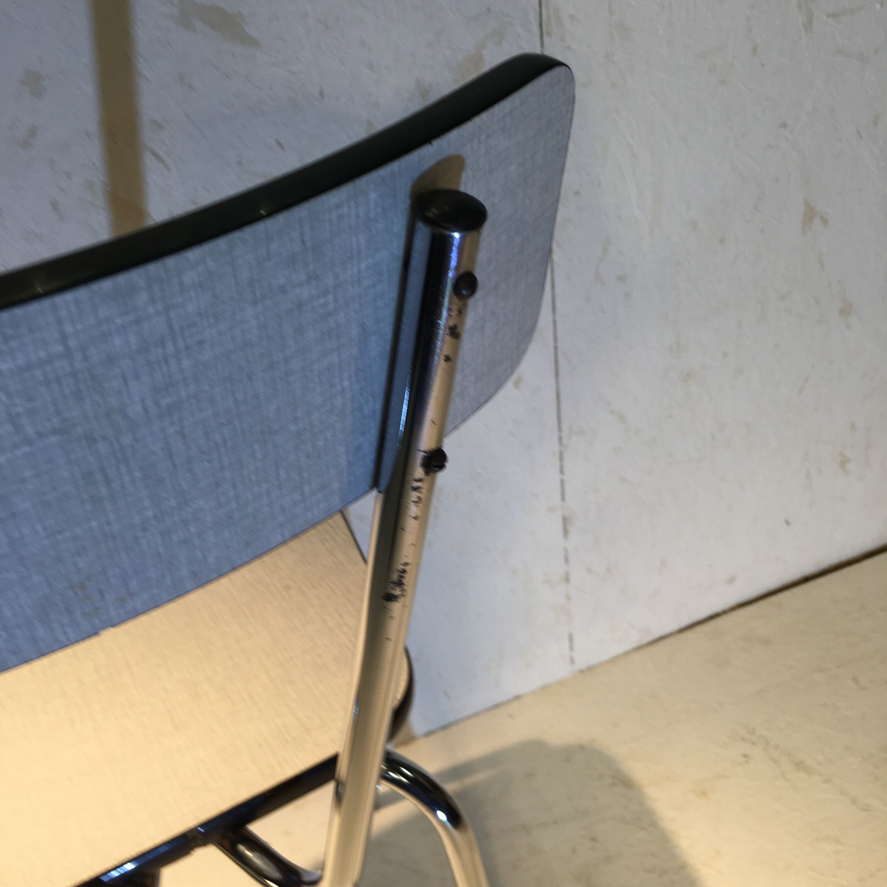 Duo de chaises en formica