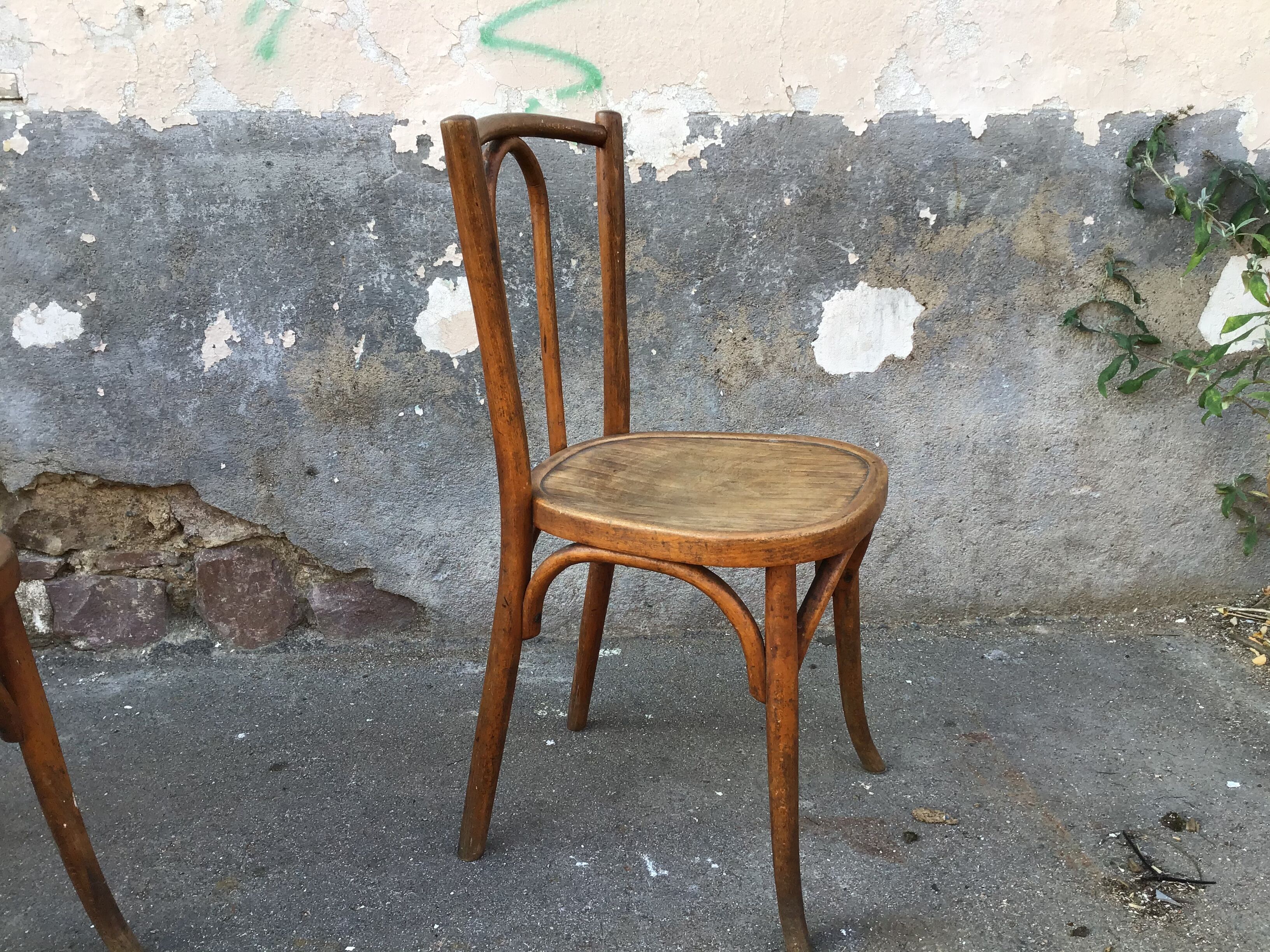 2 chairs Viennese bistro Thonet