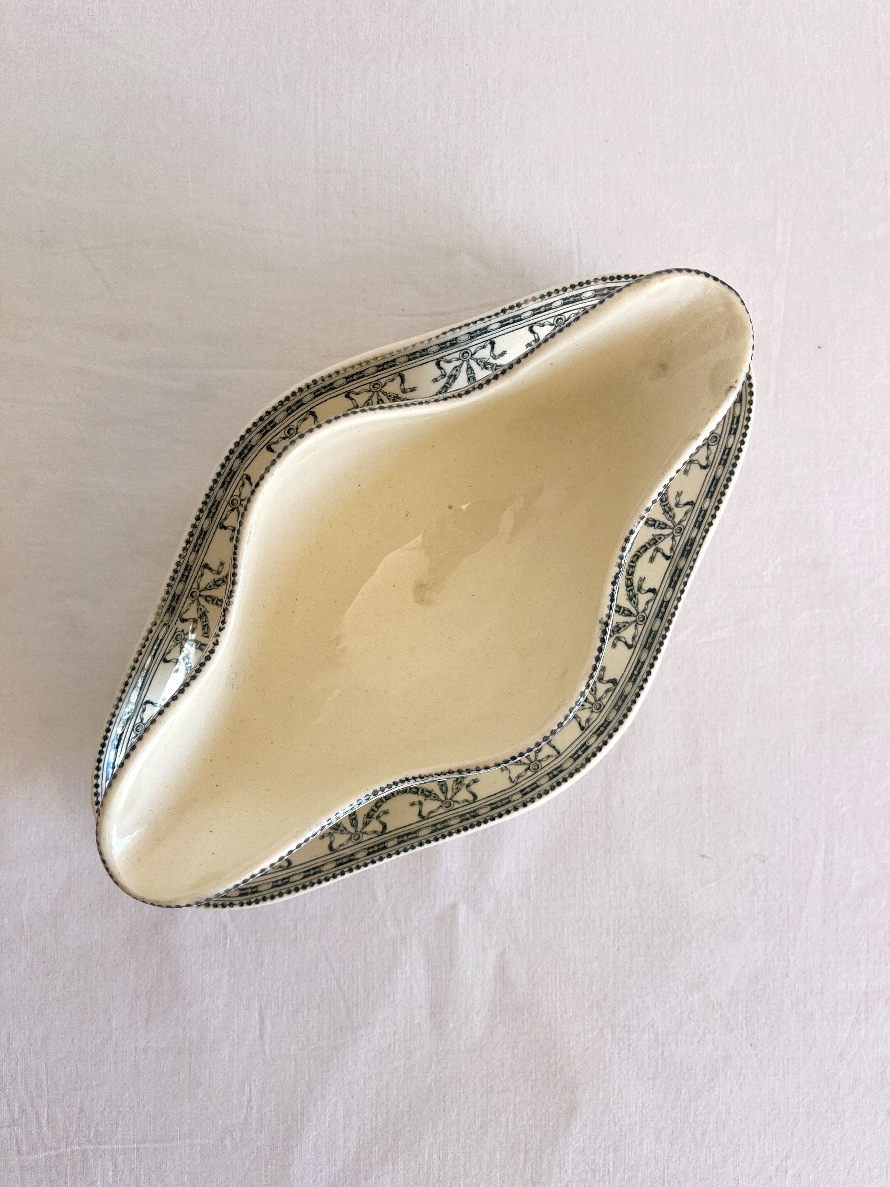 Iron earth saucière "Garlands Louis XVI" Salins