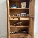 Armoire en sapin massif