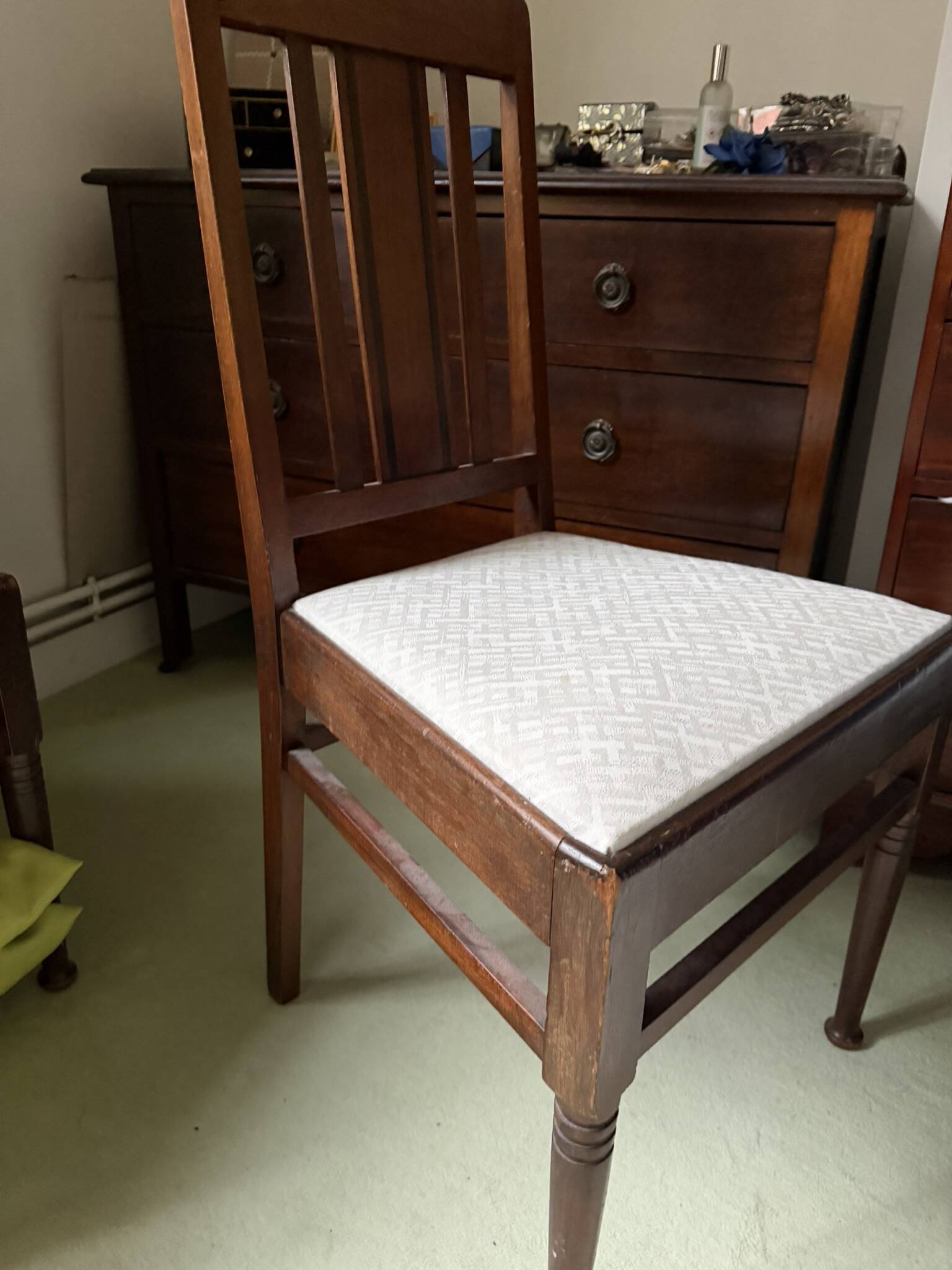 Pair of mahogany chairs with spindles