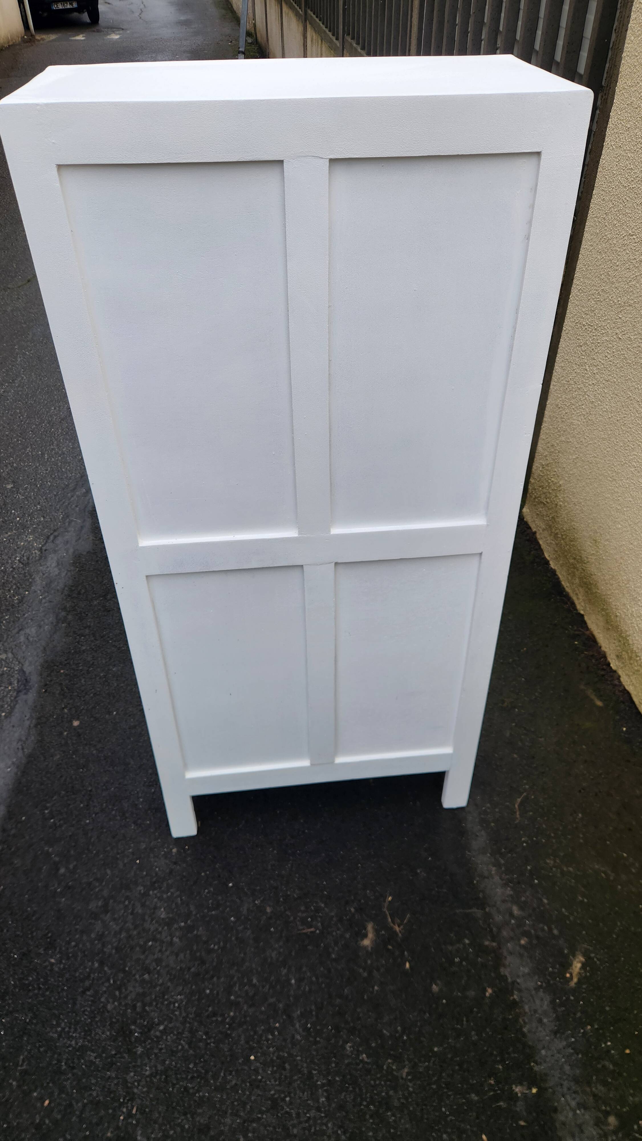 Vintage Parisian wardrobe in white wood from the 1960s-1970s.