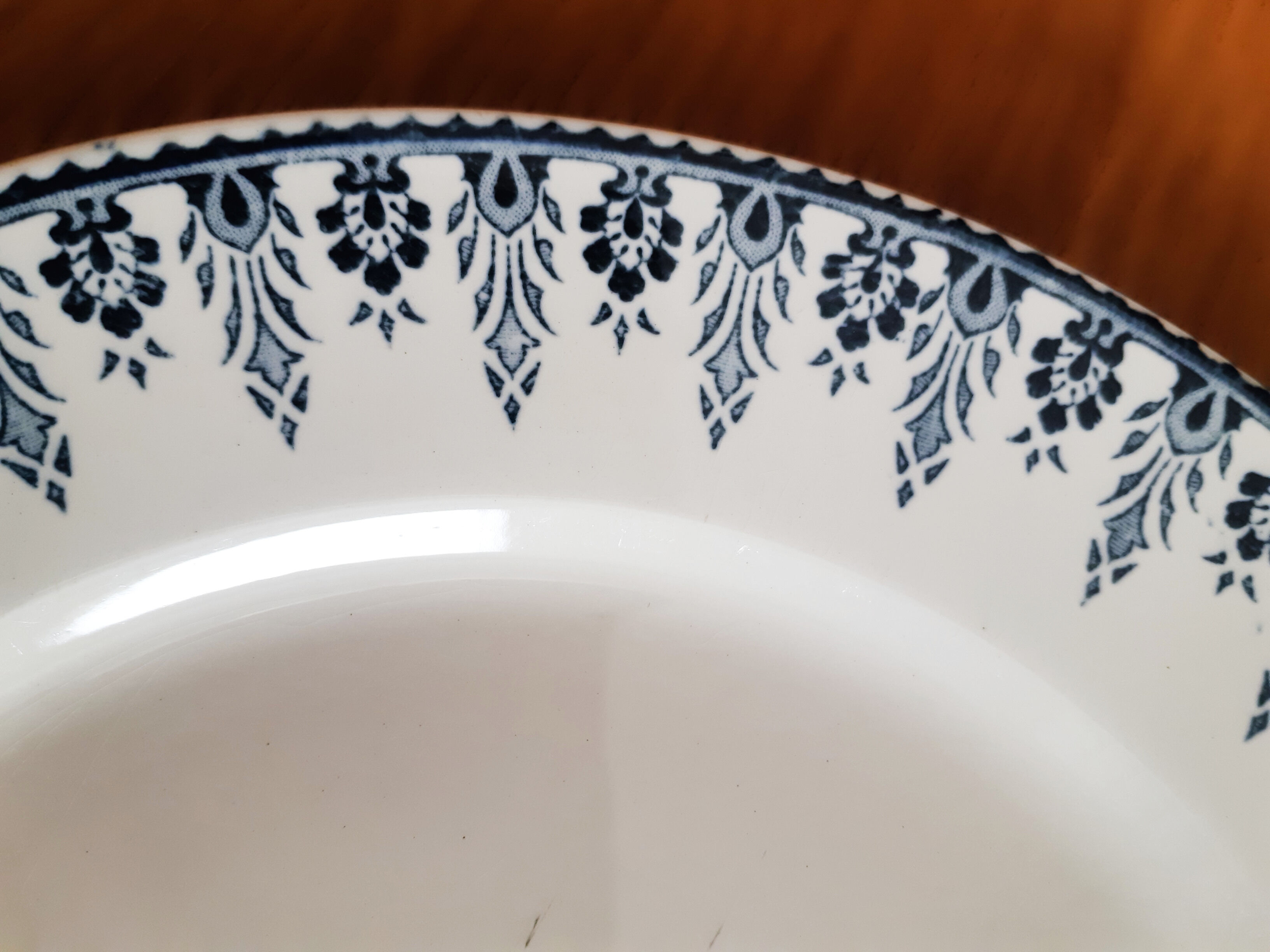 Flat earthenware plates from Sarreguemines Digoin, Algiers model