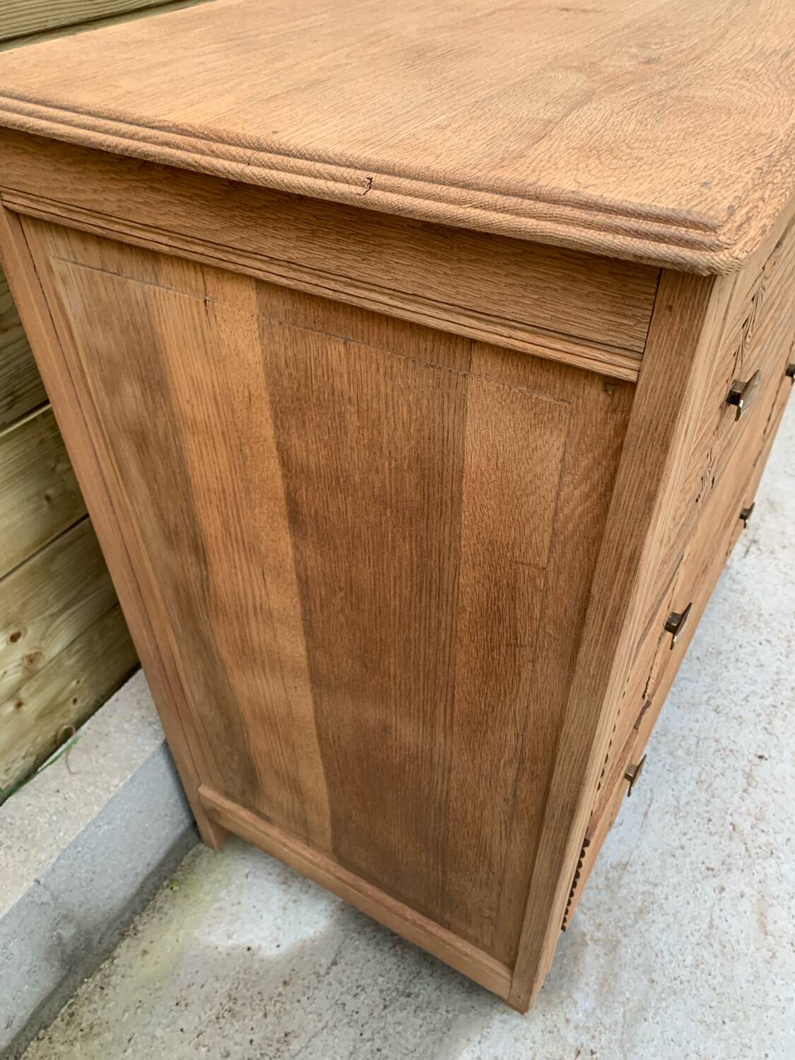 Art deco chest of drawers