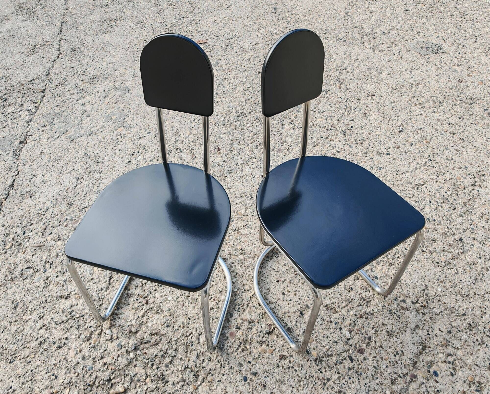 Set of 4 Bauhaus tubular steel chairs with wooden seats.
