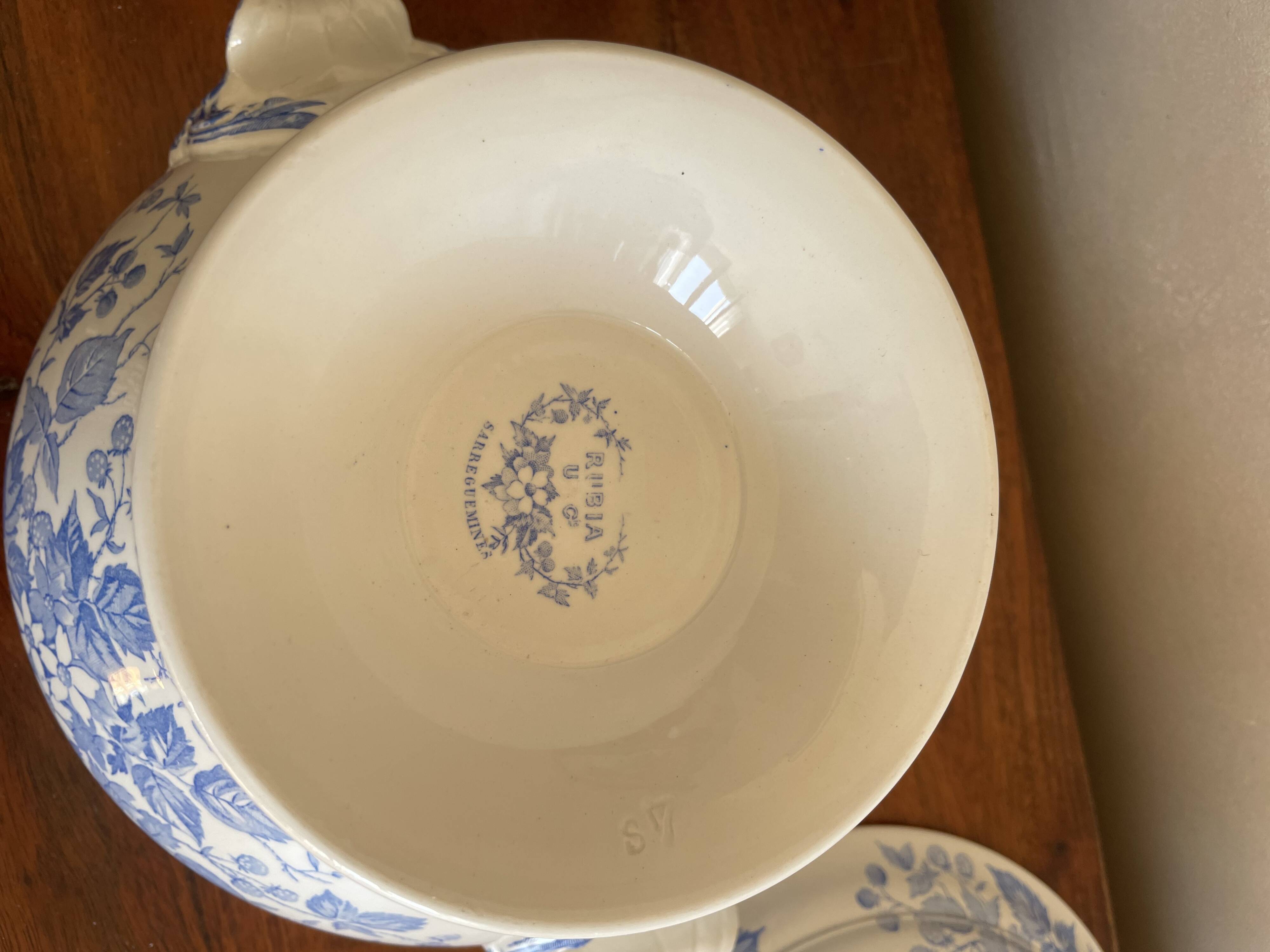 Sarreguemines Rubia soup tureen