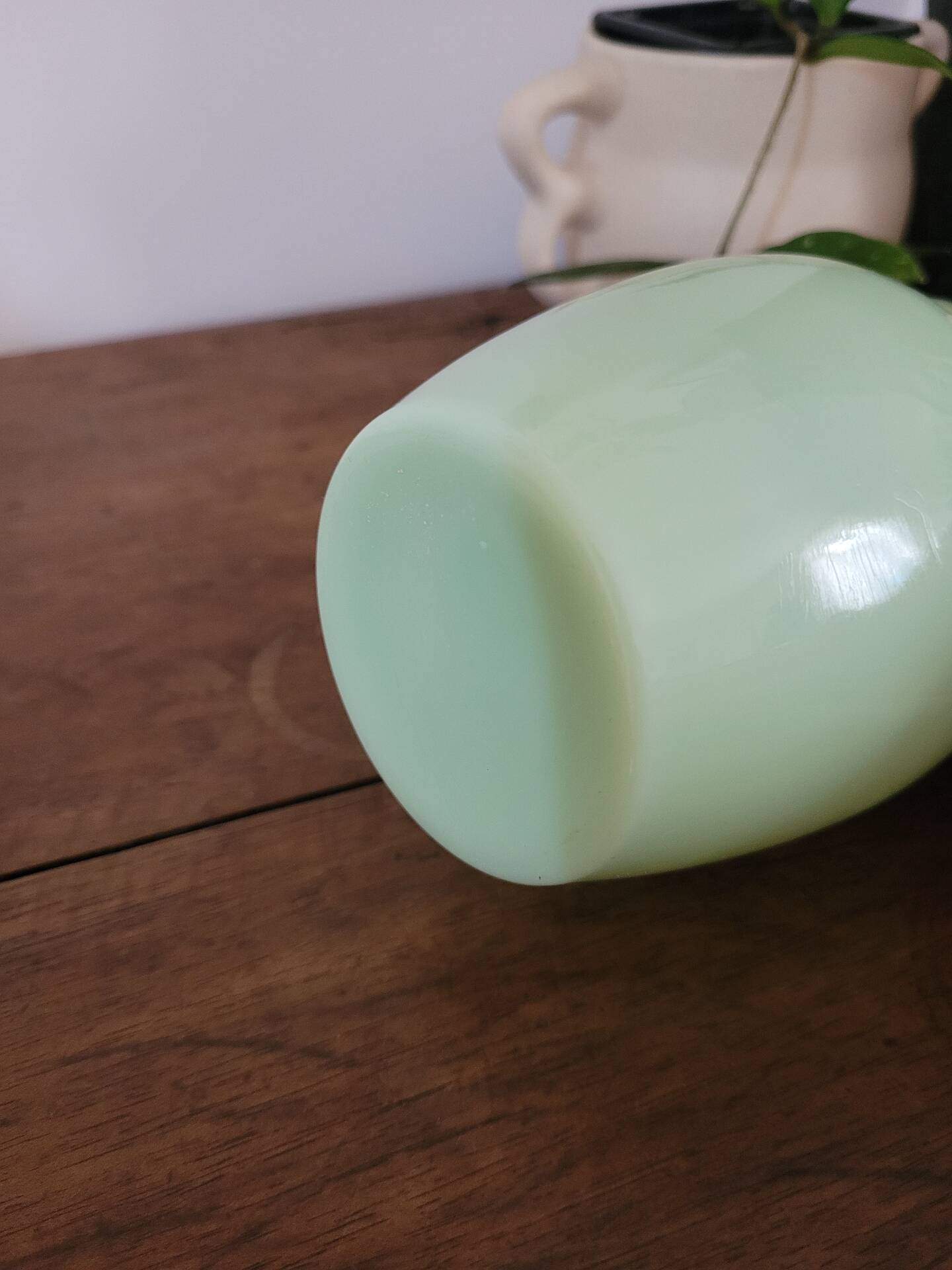 Small vase in green opaline.
