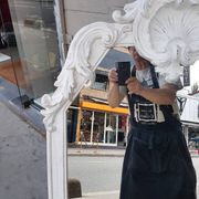 Miroir baroque en bois sculpte et patine en blanc