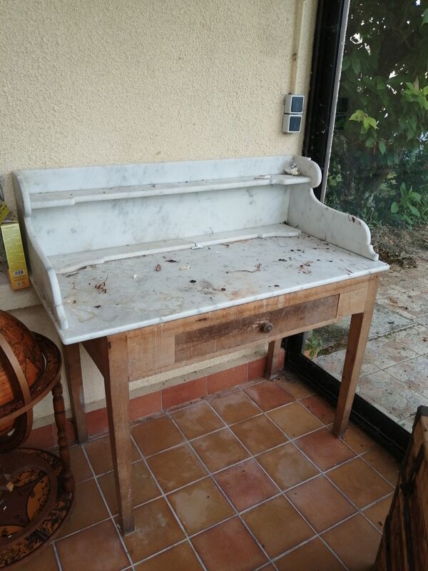Table de toilette ou coiffeuse en marbre
