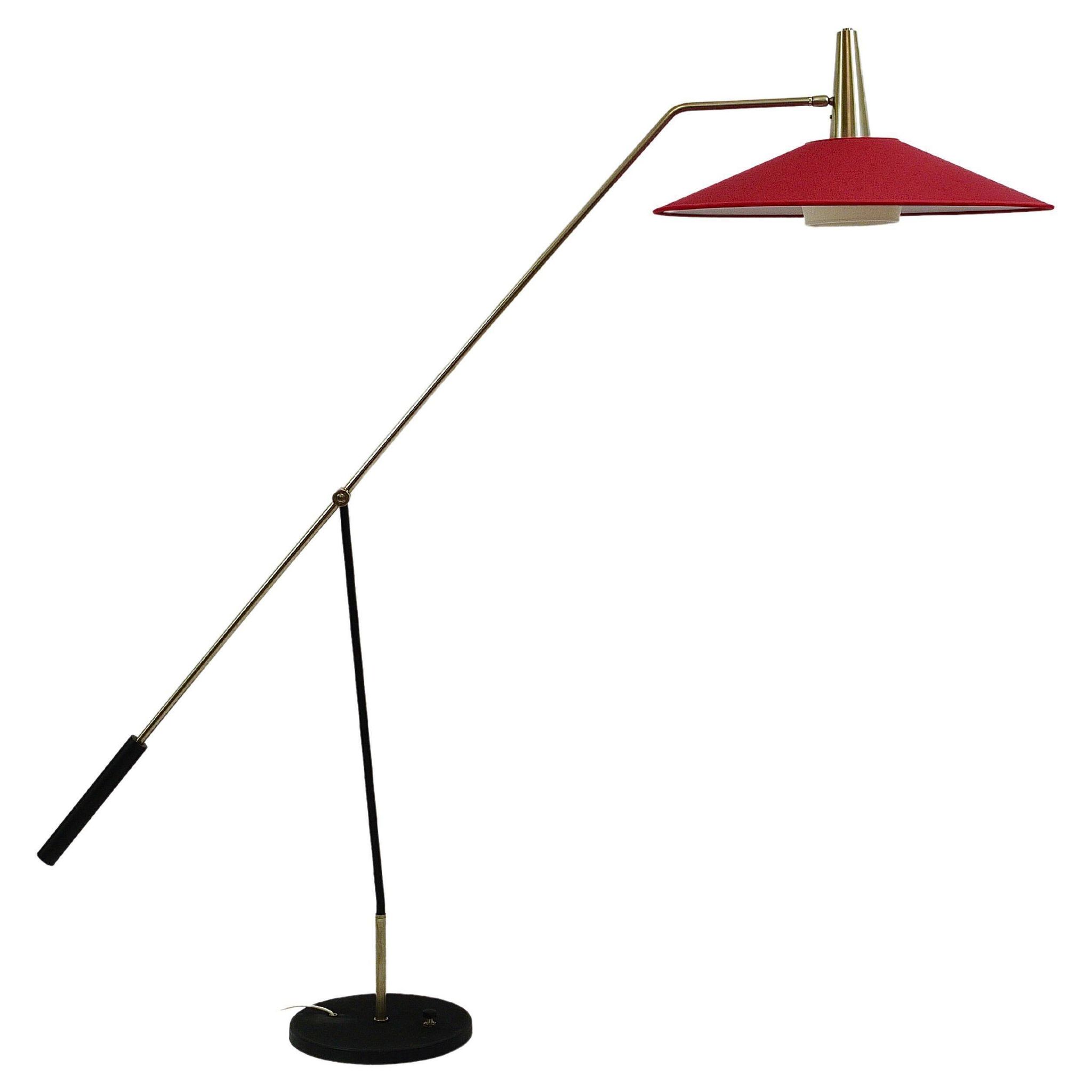 Articulated floor lamp with counterweight mid-century by Rupert Nikoll, nickel, brass.