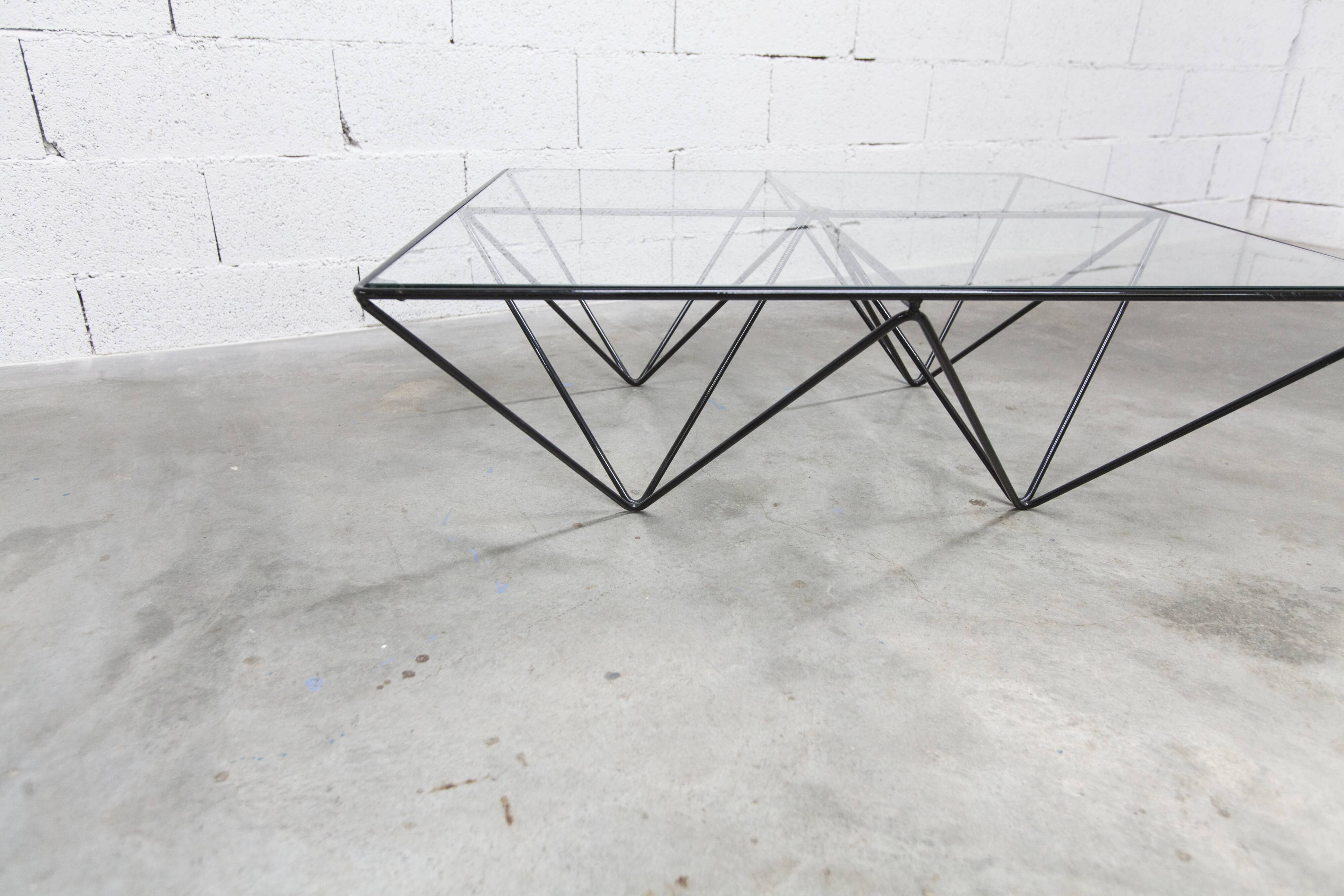 Coffee table 100x100cm in very good condition, 1980.