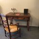 Bureau en bois sculpté