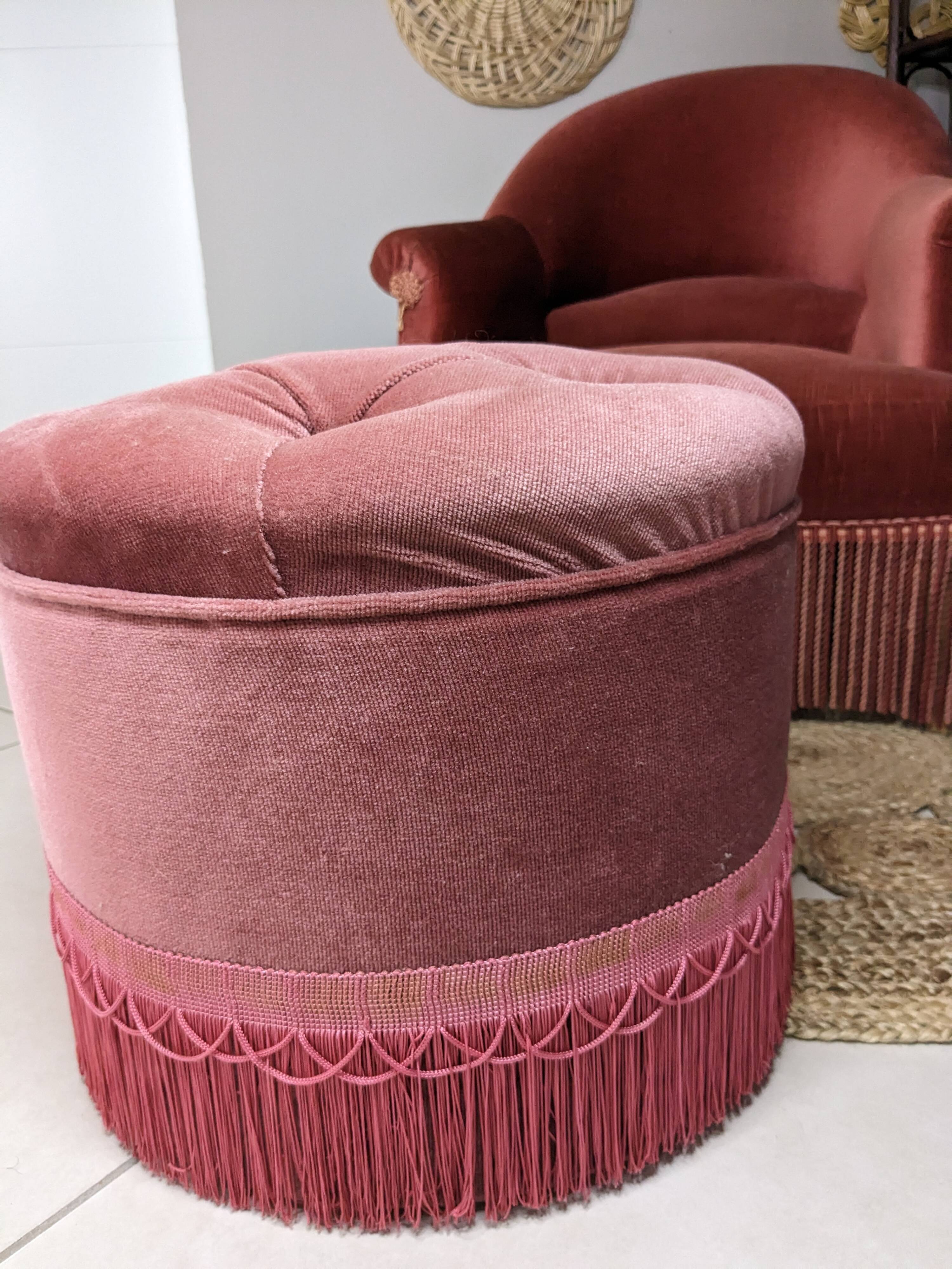 Pouf or footrest in pink velvet with fringes
