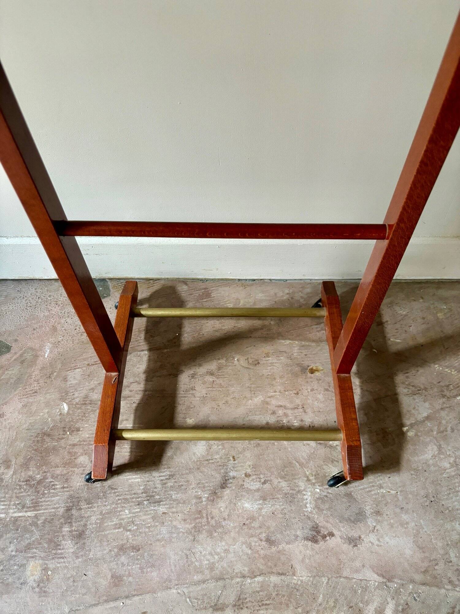 Reguitti valet on casters in dark wood