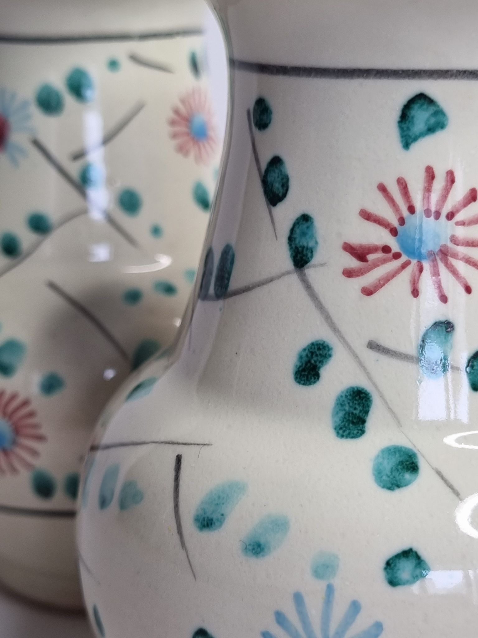 Paire de vases en céramique émaillée décorés à la main, 13 cm