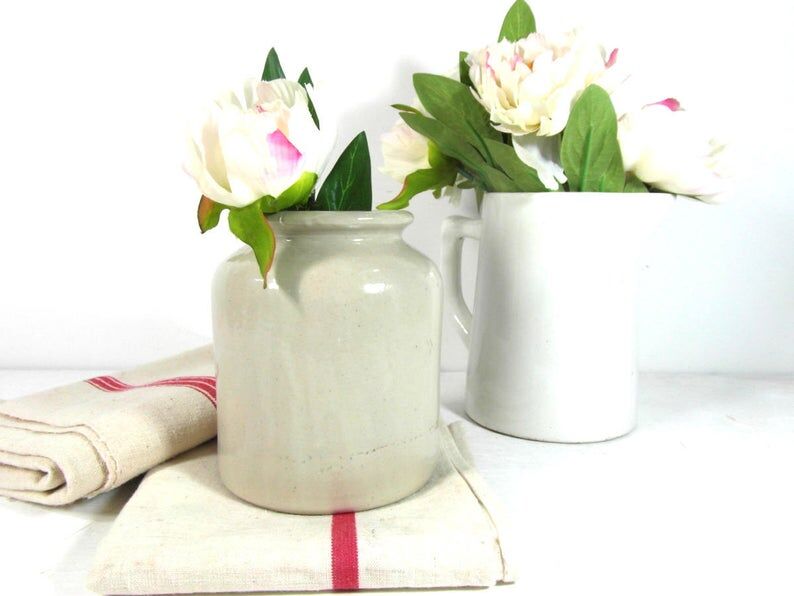 Mustard pot in beige pottery