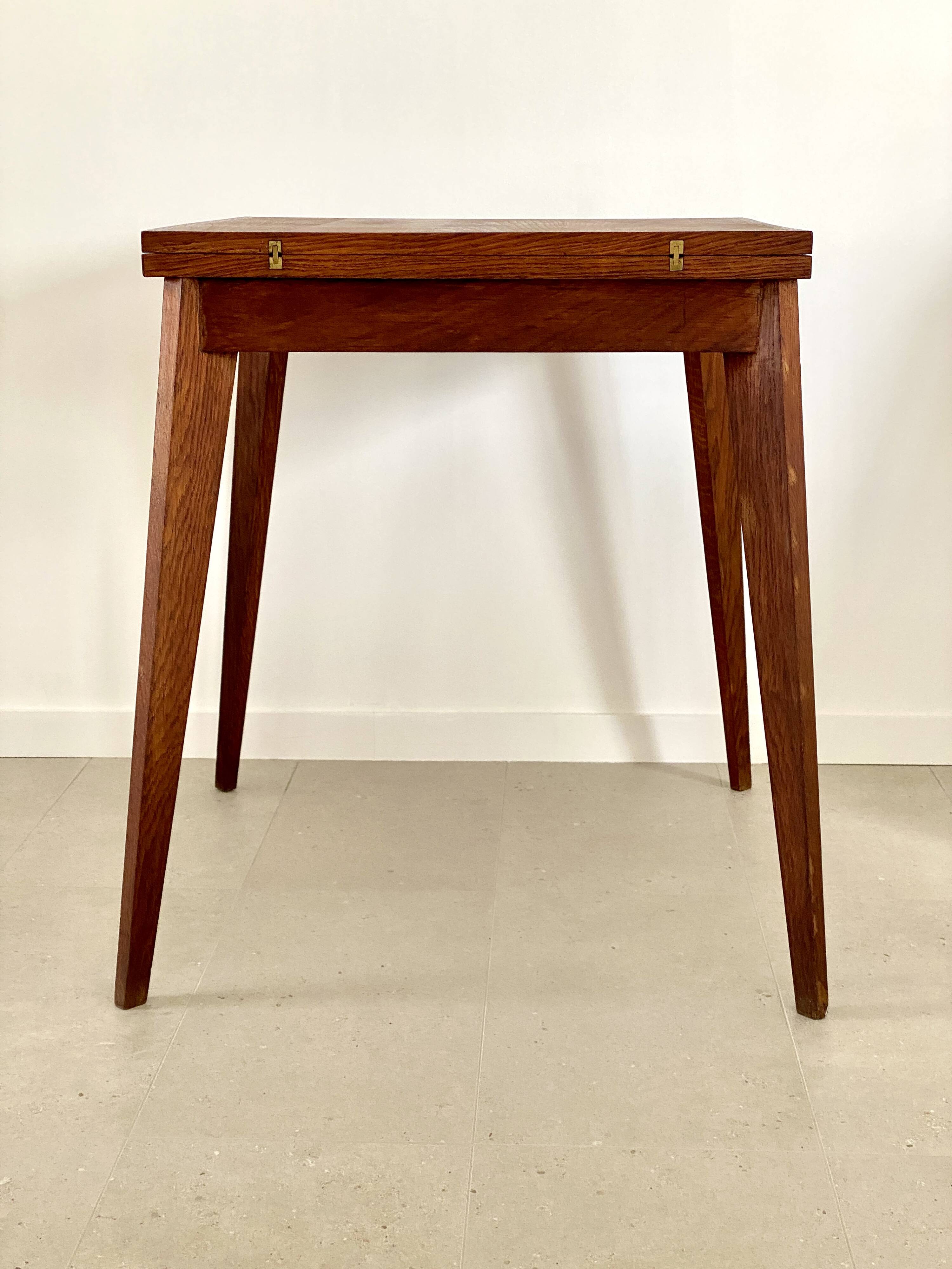 Table with tapered legs.