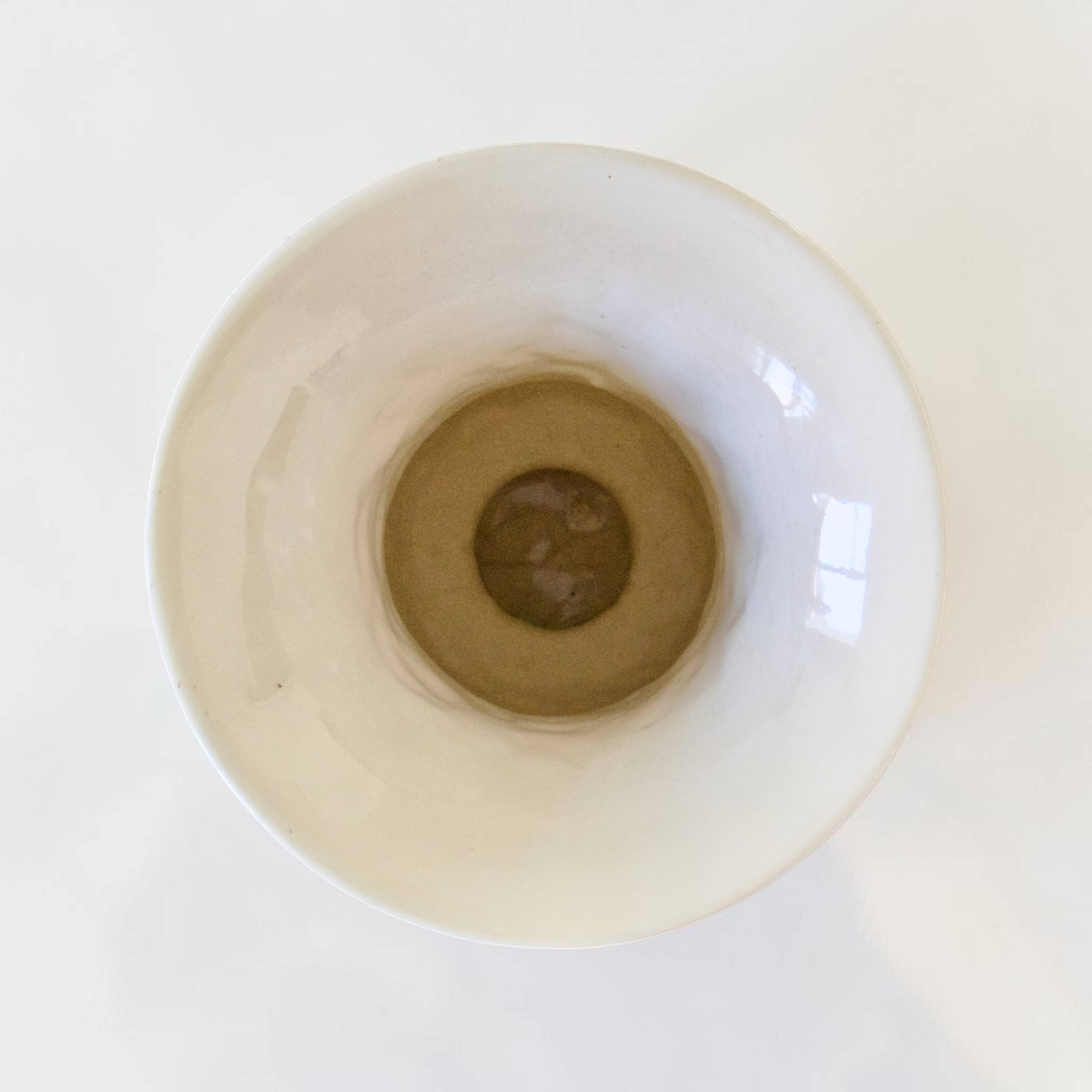 Vase signé CAB Céramique d'Art de Bordeaux en barbotine fleuri