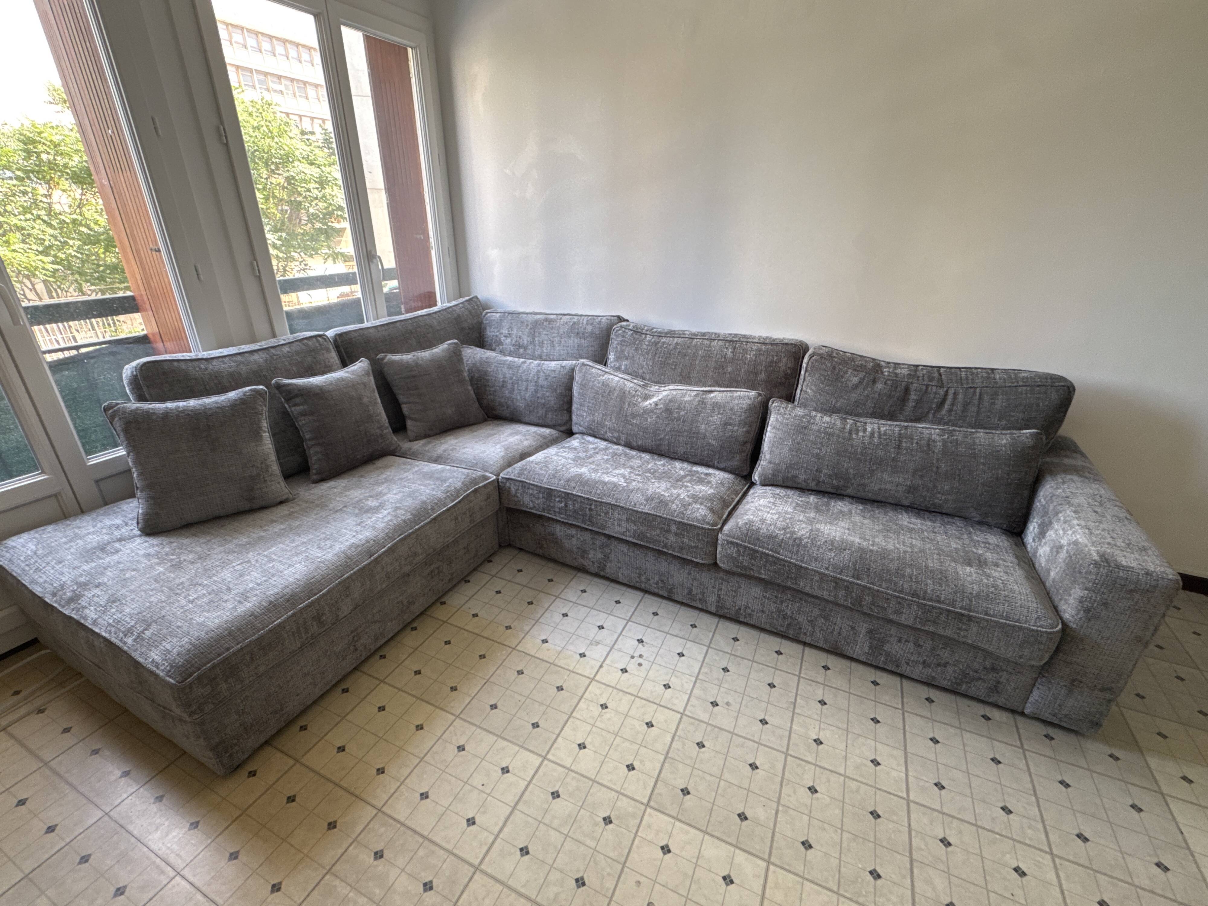 New condition Marbella sofa