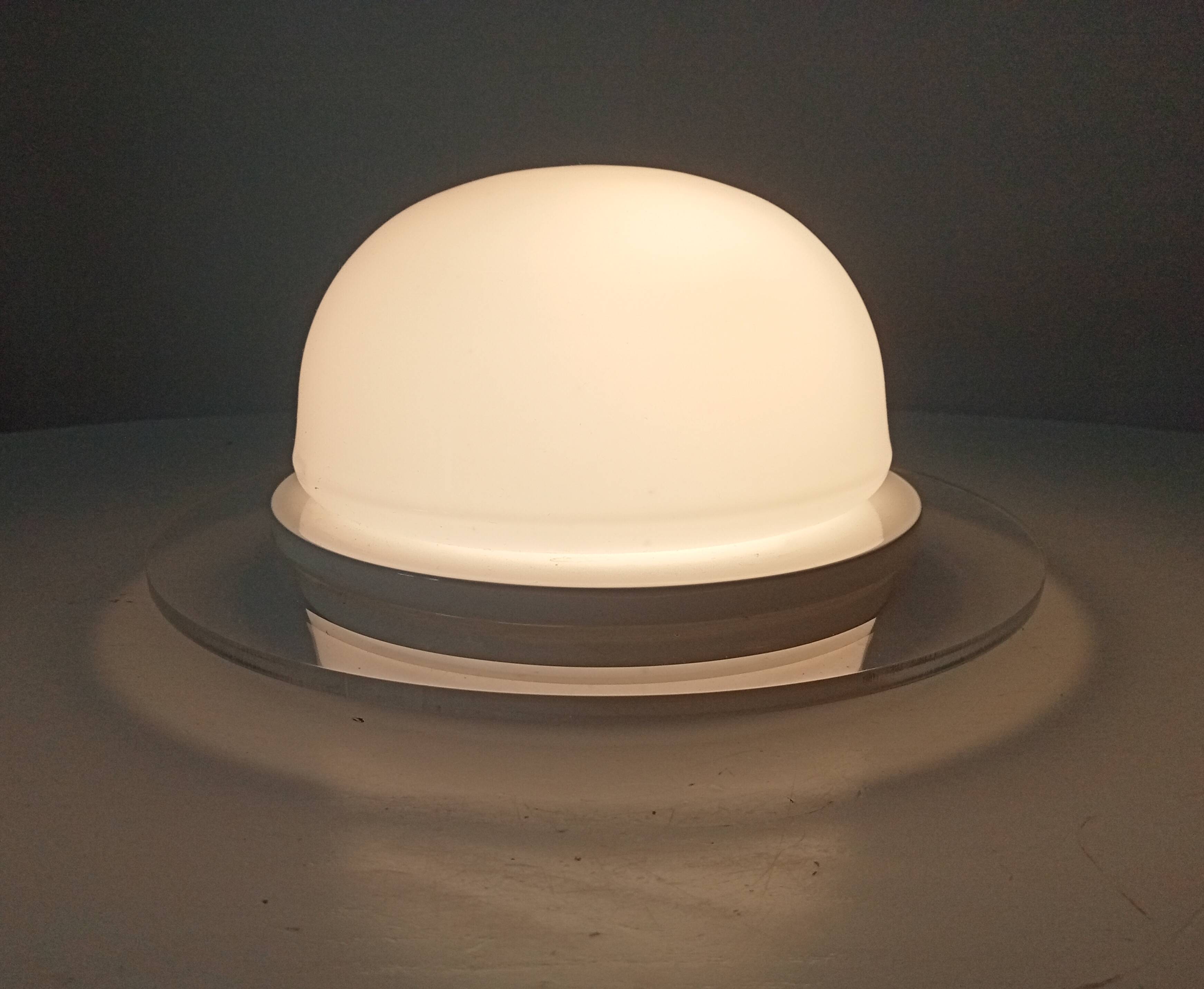 Vintage wall lamp in opaline and lucite