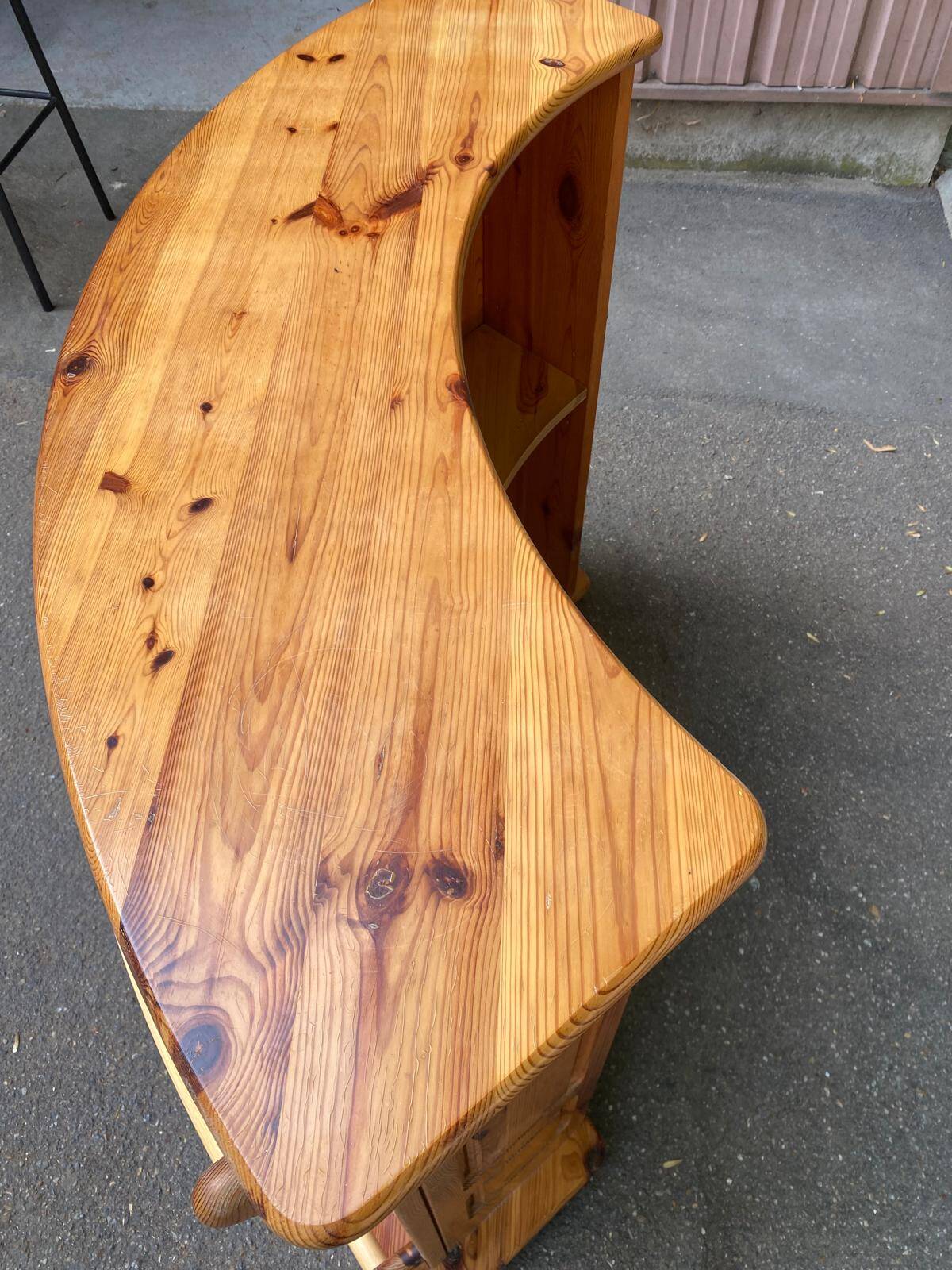 Vintage brutalist bar counter in solid wood from the 1980s.