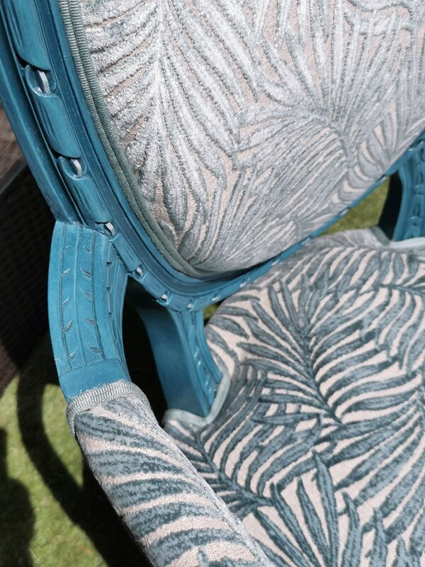 Fauteuil médaillon style Louis XVI