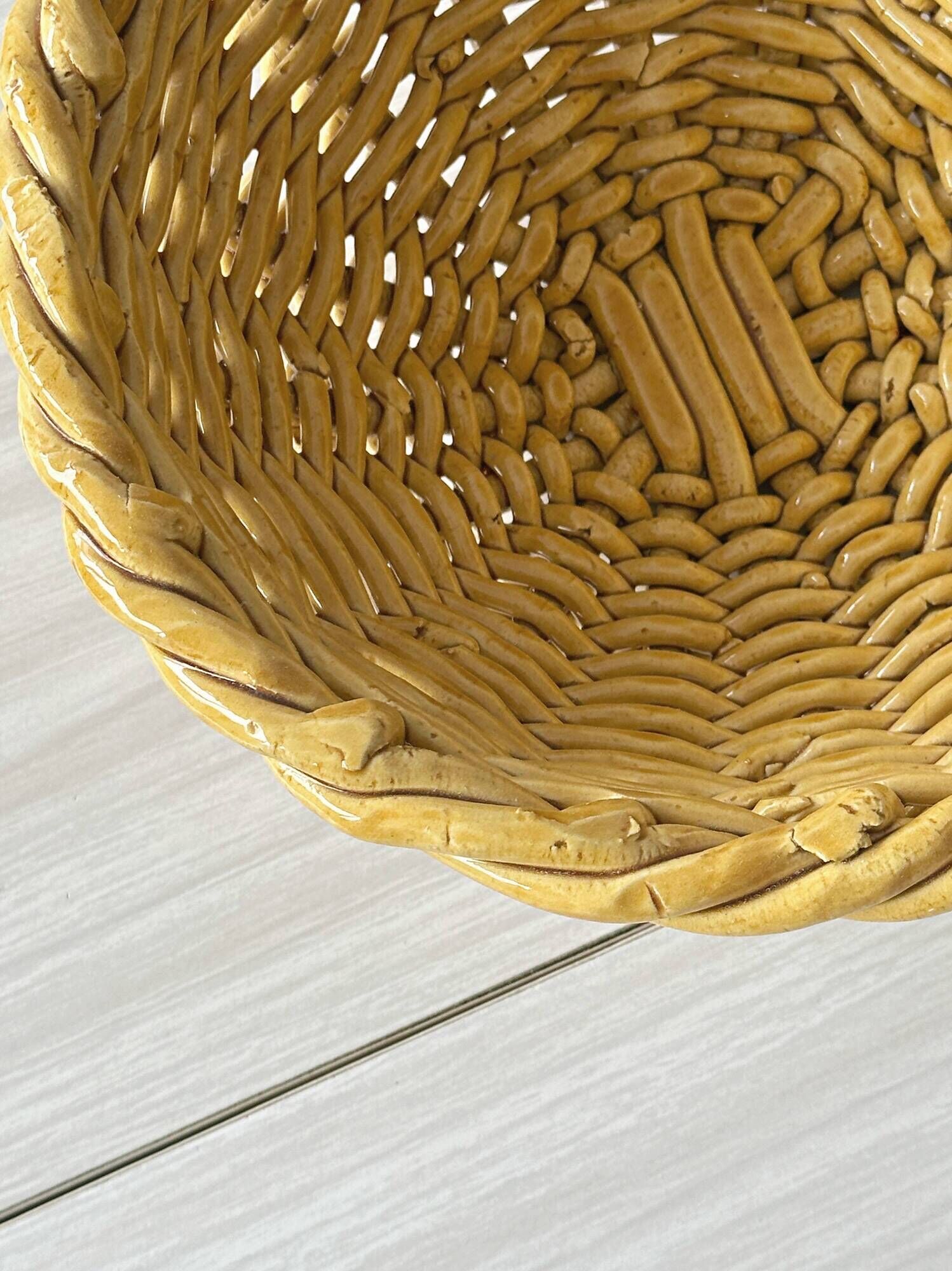 Yellow ceramic basket with wicker effect