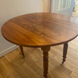 Round table with flaps