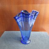 Vase en verre bleu