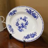 Oval dish in Tournai porcelain, Boch Frères, fly decoration