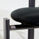 Chaise à cadre métallique de style postmoderne