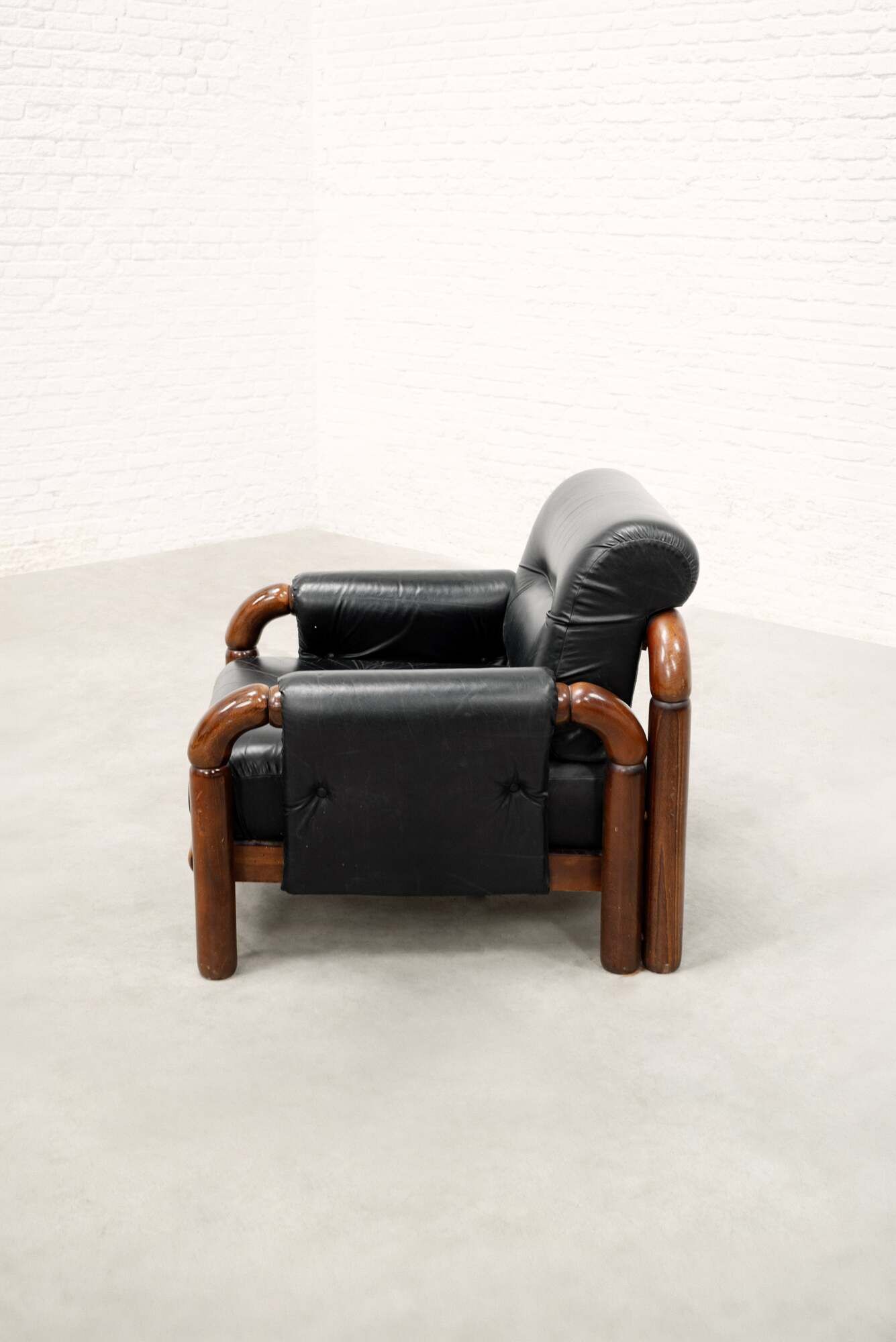 Brazilian Modernist Armchair in Black Leather and Solid Wood, 1970s