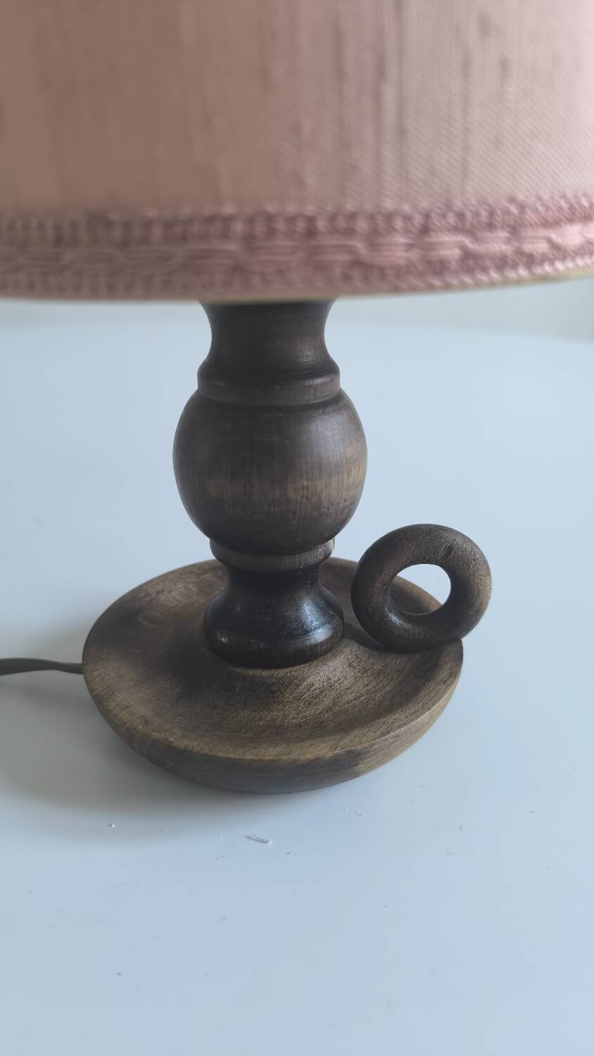 Table lamp in turned wood