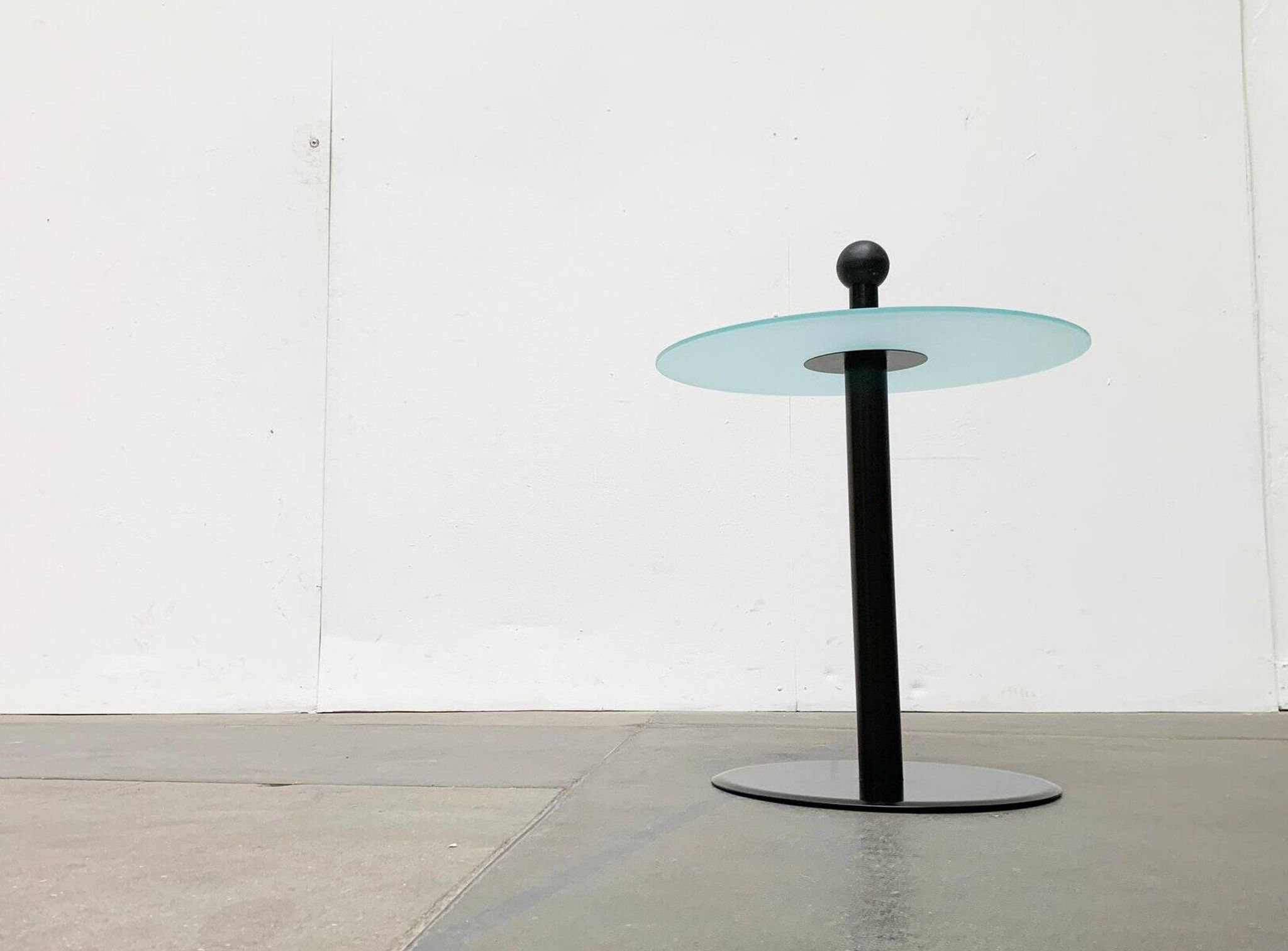 Table d'appoint postmoderne vintage d'Ikea