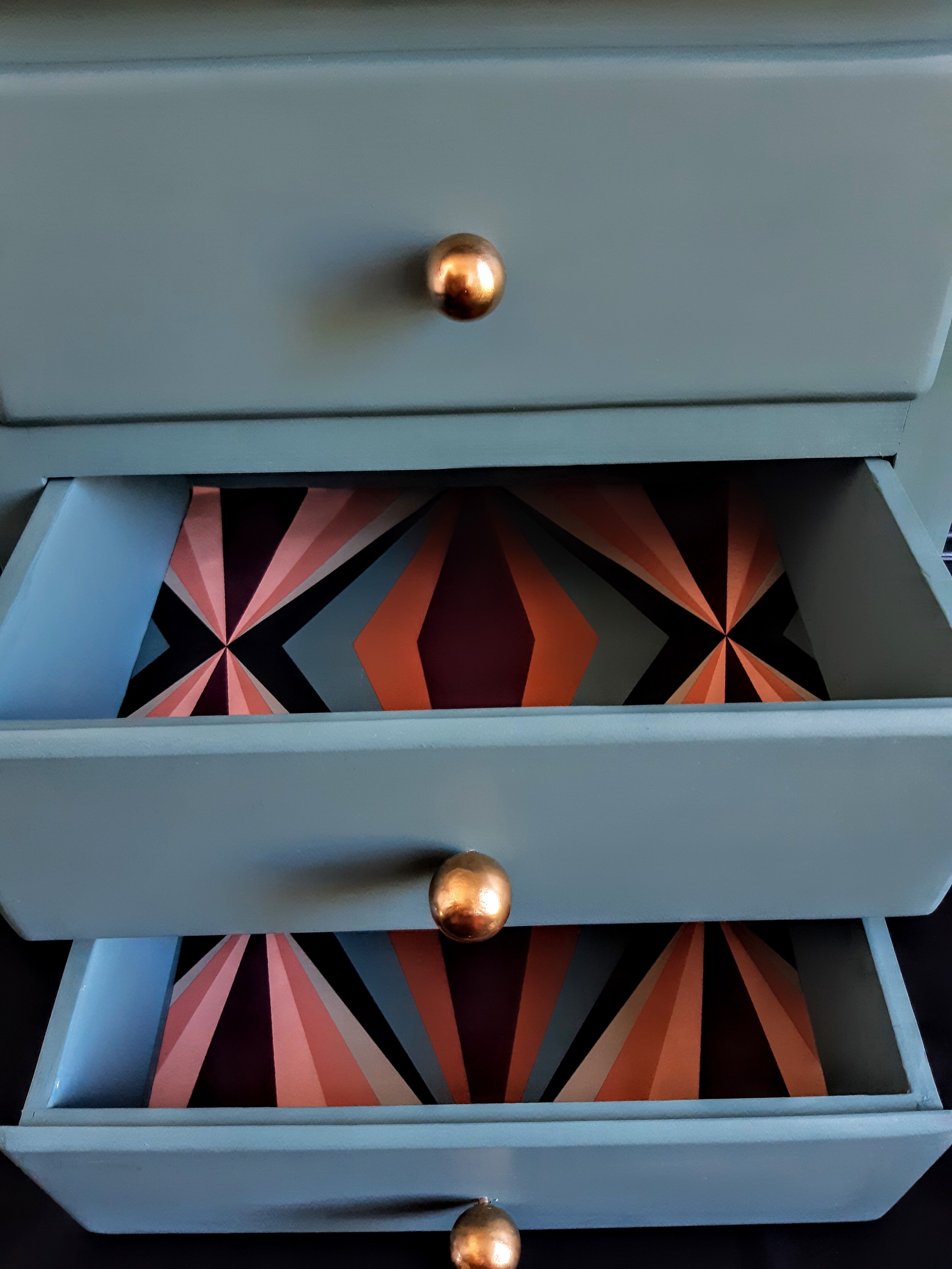 Little blue rag-maker