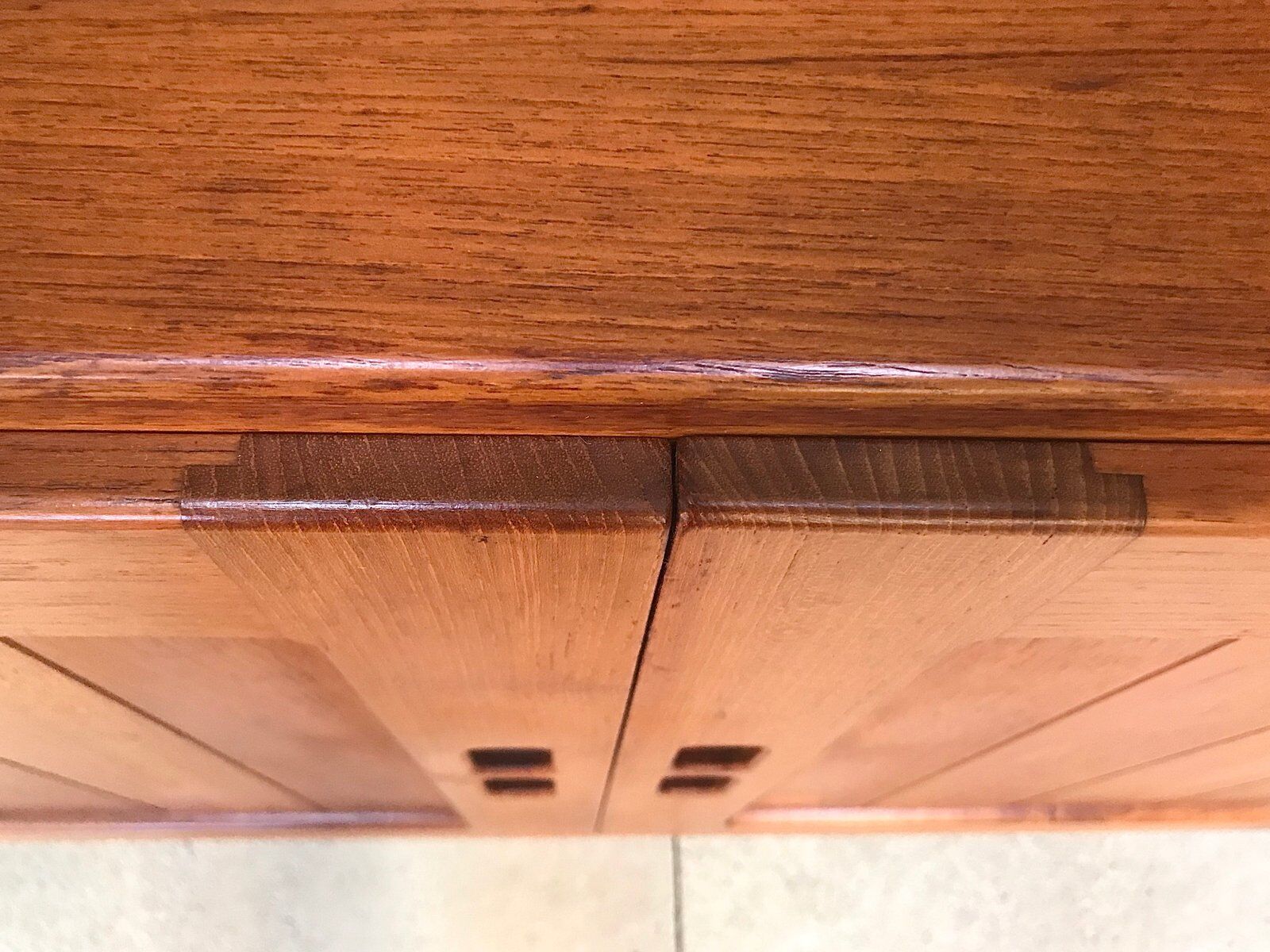 Buffet scandinave en teck massif, Danemark années 1960
