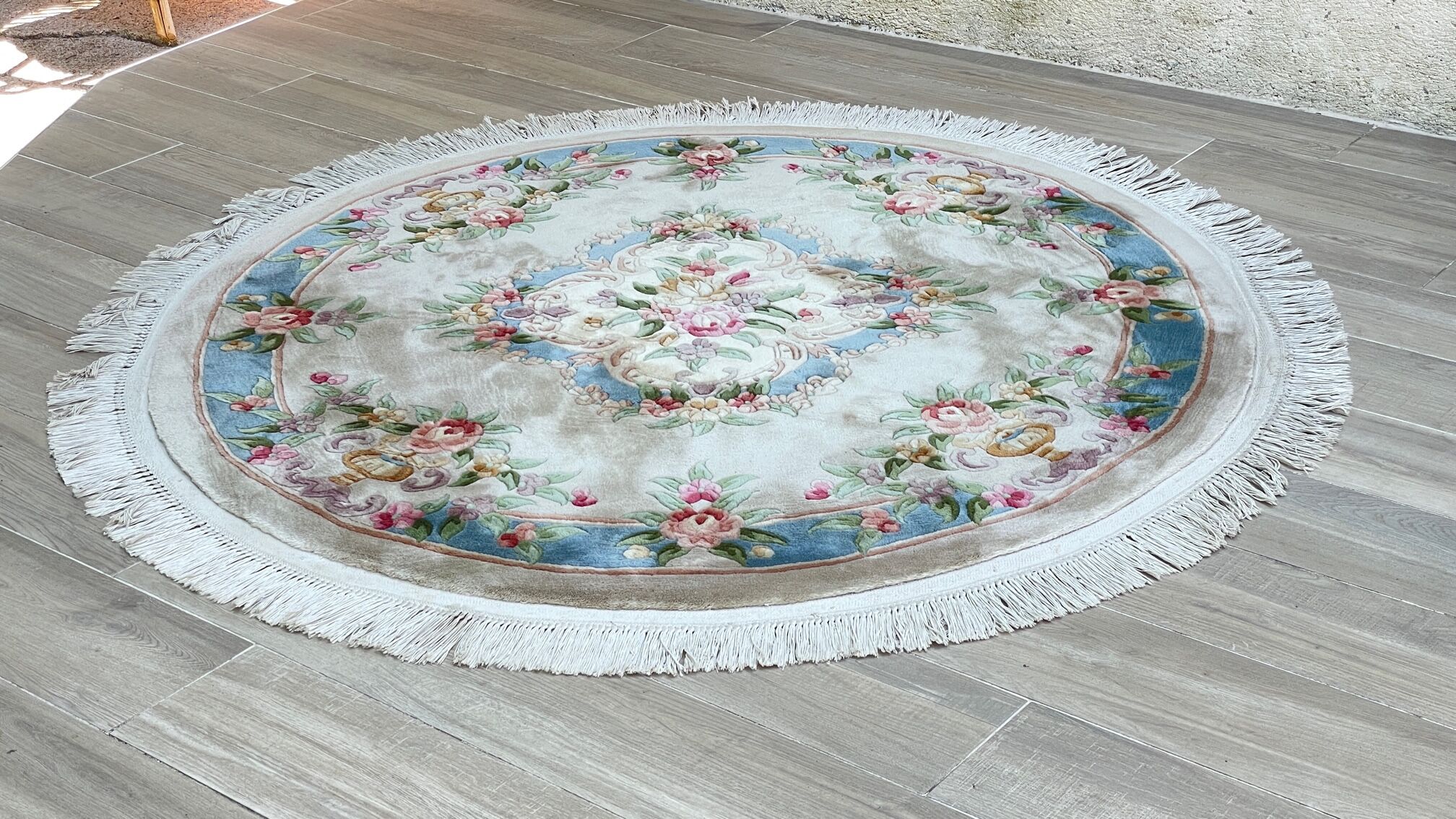 Vintage Chinese carpet round diam 180cm